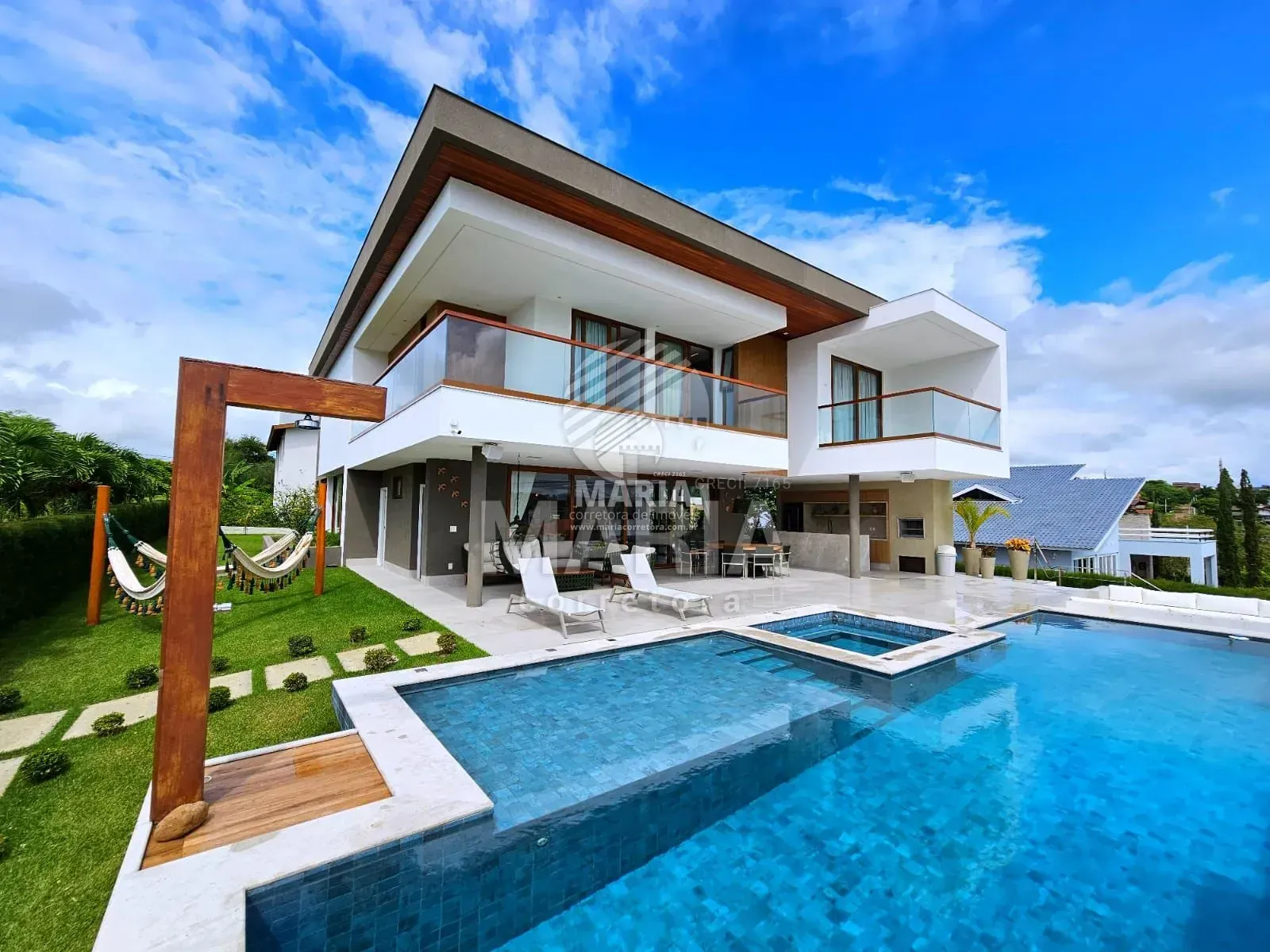 Casa de alto padrão à venda em condomínio fechado - Gravatá/PE!