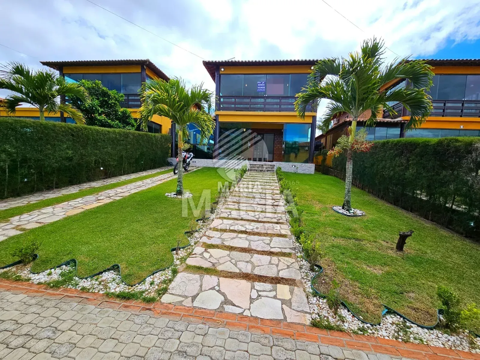 Casa em condomínio fechado com 4 suítes para locação anual e por temporada em Gravatá/PE!