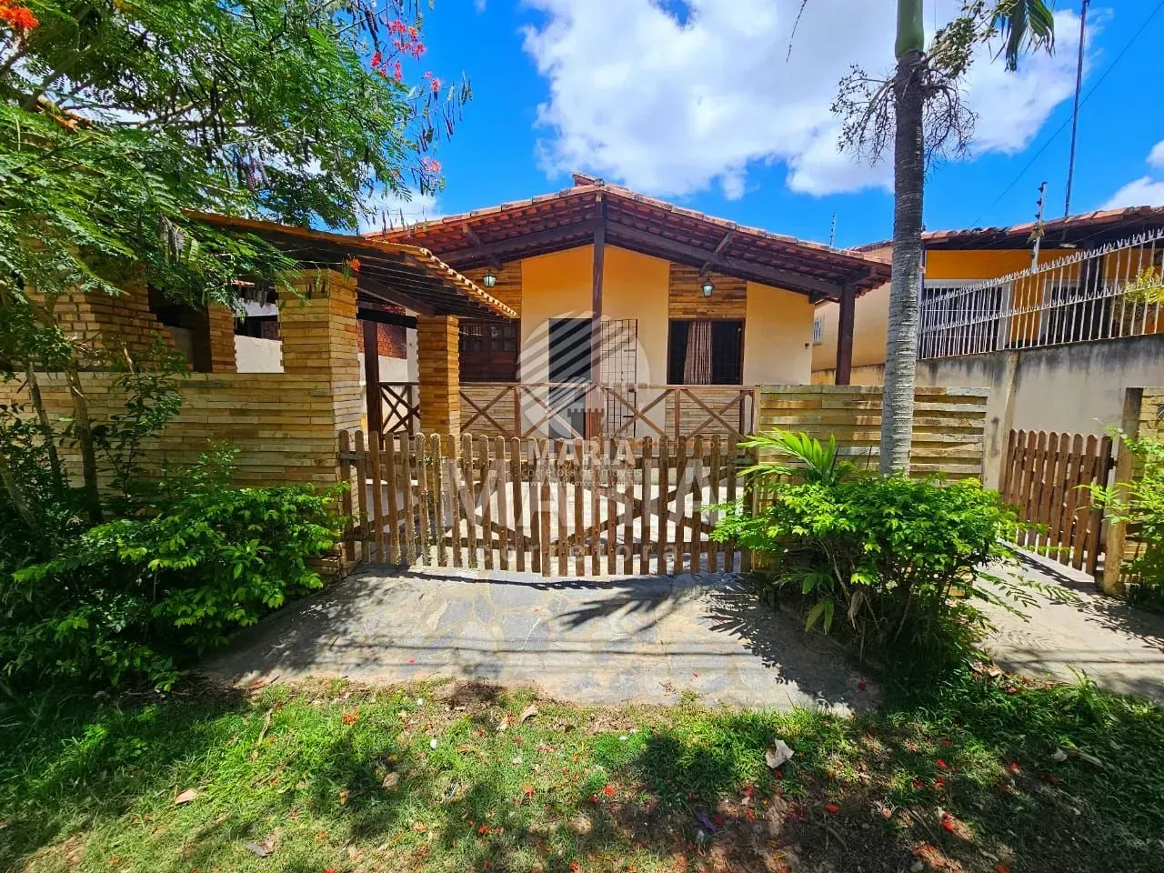 Casa fora de condomínio com 3 quartos para locação anual em Gravatá/PE!