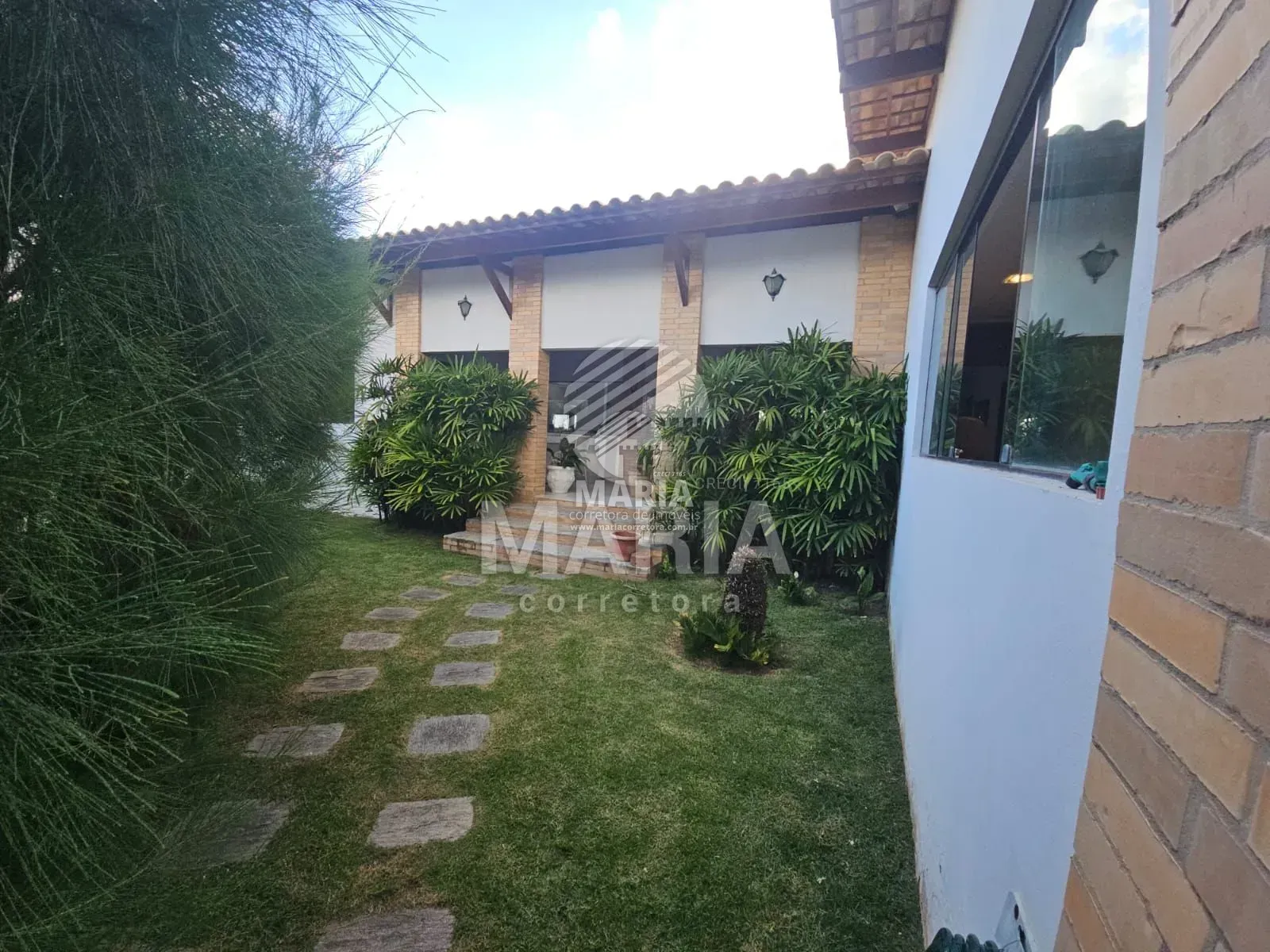 Casa de condomínio com 03 suítes para locação anual em Gravatá/PE!