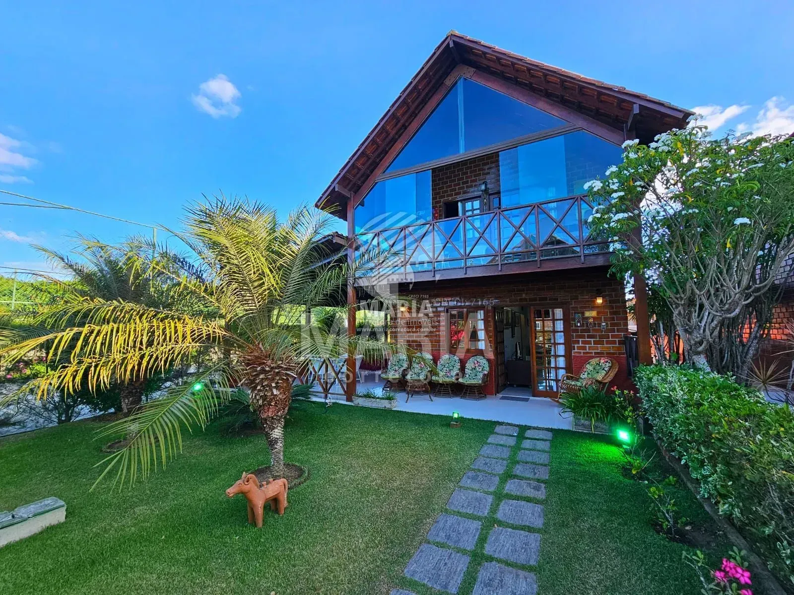 Casa em condomínio fechado com 4 suítes para locação anual em Gravatá/PE!