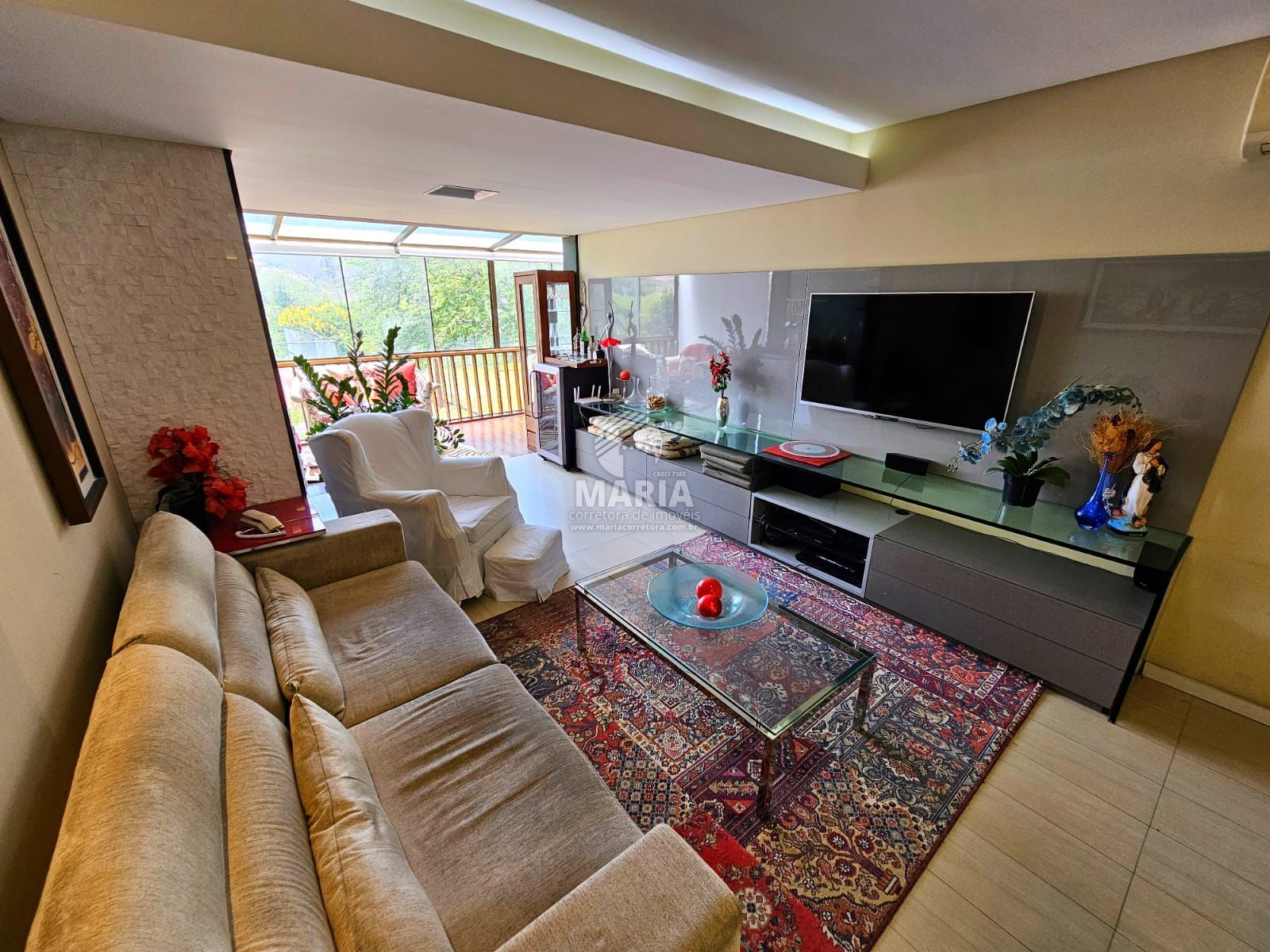 Flat térreo em condomínio fechado com 04 suítes à venda em Gravatá/PE!