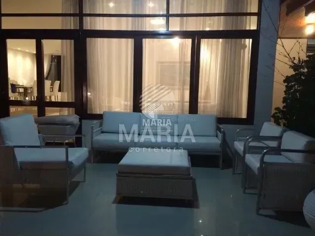 Casa em Bairro Nobre com 05 Quartos à venda em Maceió/AL!