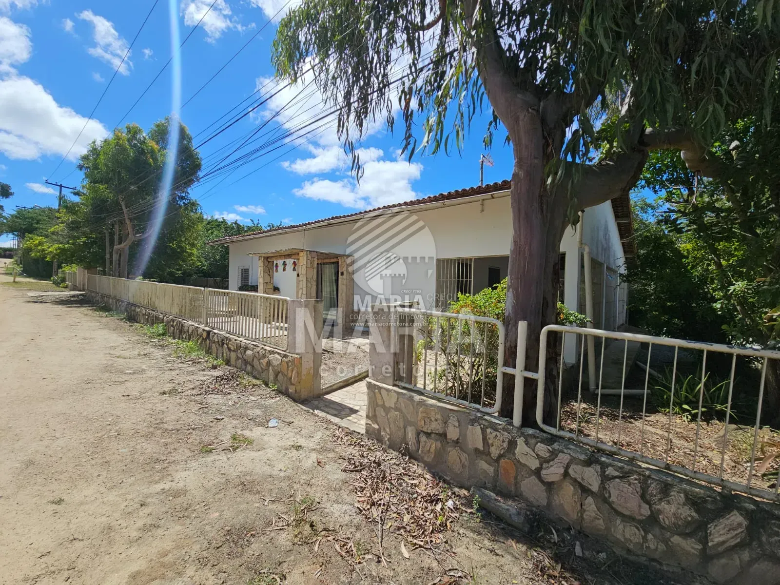 Casa solta com 03 quartos para locação anual em Gravatá/PE!