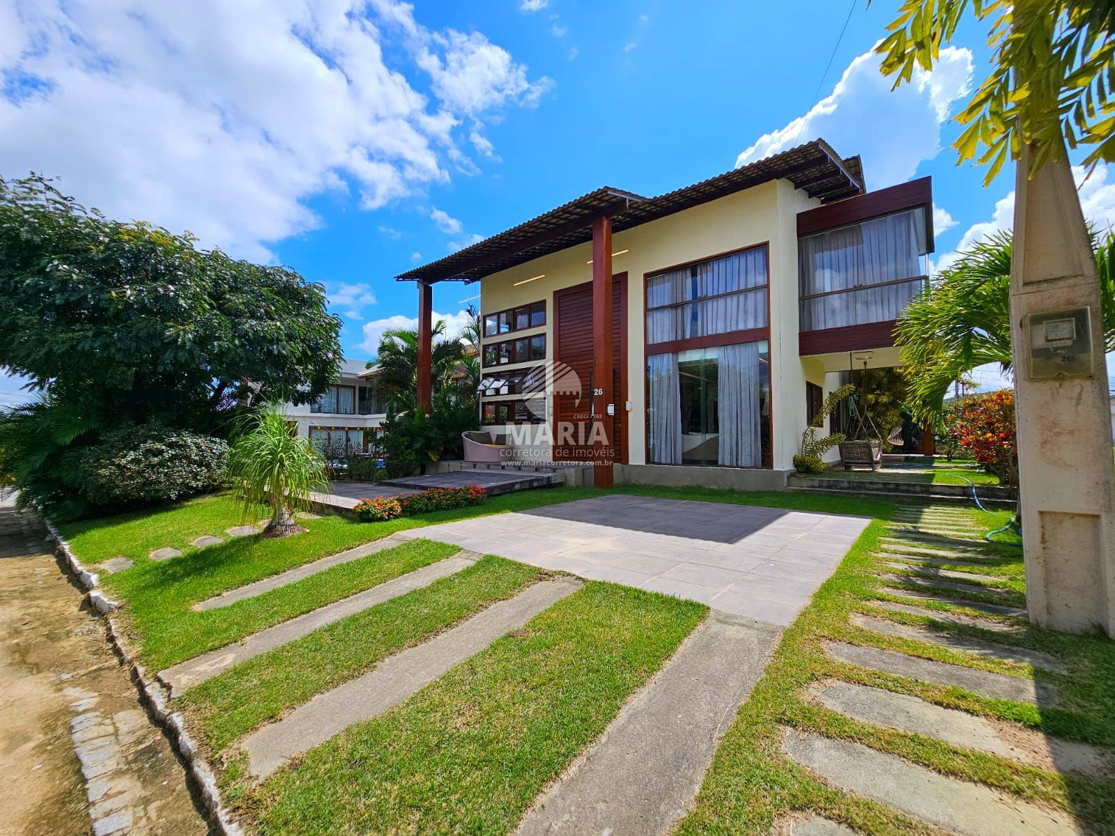Casa de condomínio com 04 suítes para locação anual em Gravatá/PE!