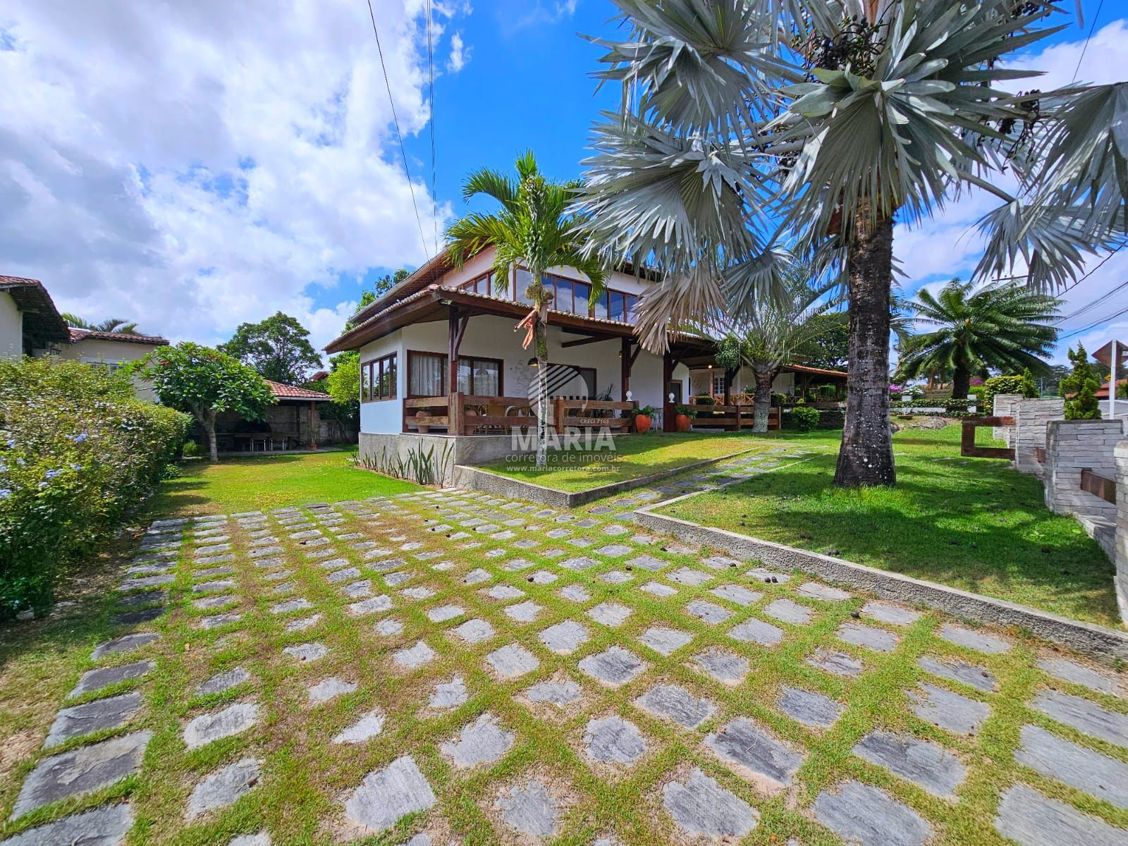 Casa de condomínio com 06 suítes e espaço gourmet privativo à venda em Gravatá/PE!