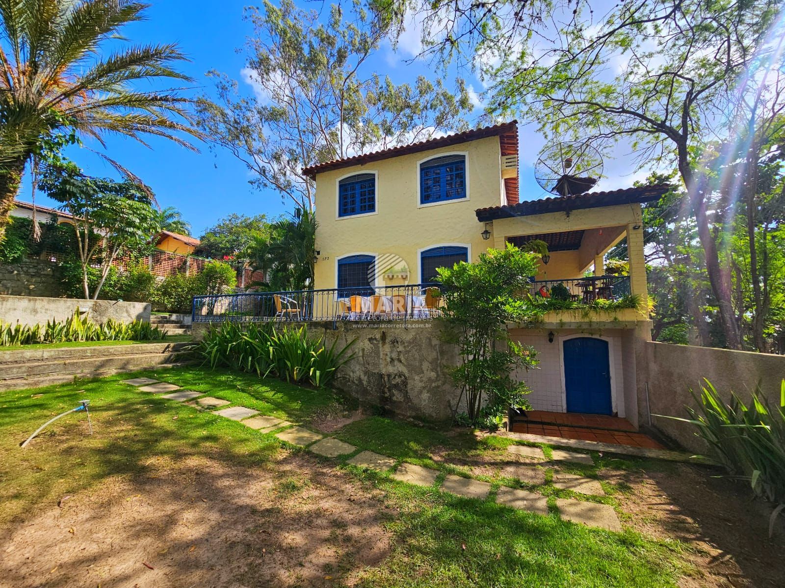 Casa fora de condomínio com 04 quartos para locação anual em Gravatá/PE!
