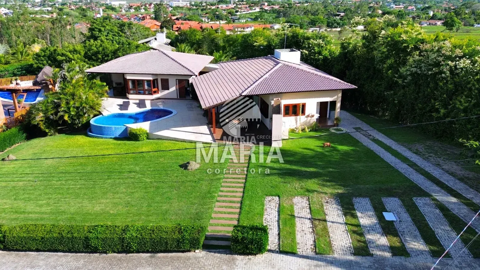 Casa dentro de Condomínio com 06 Quartos para Locação Anual em Gravatá/PE!