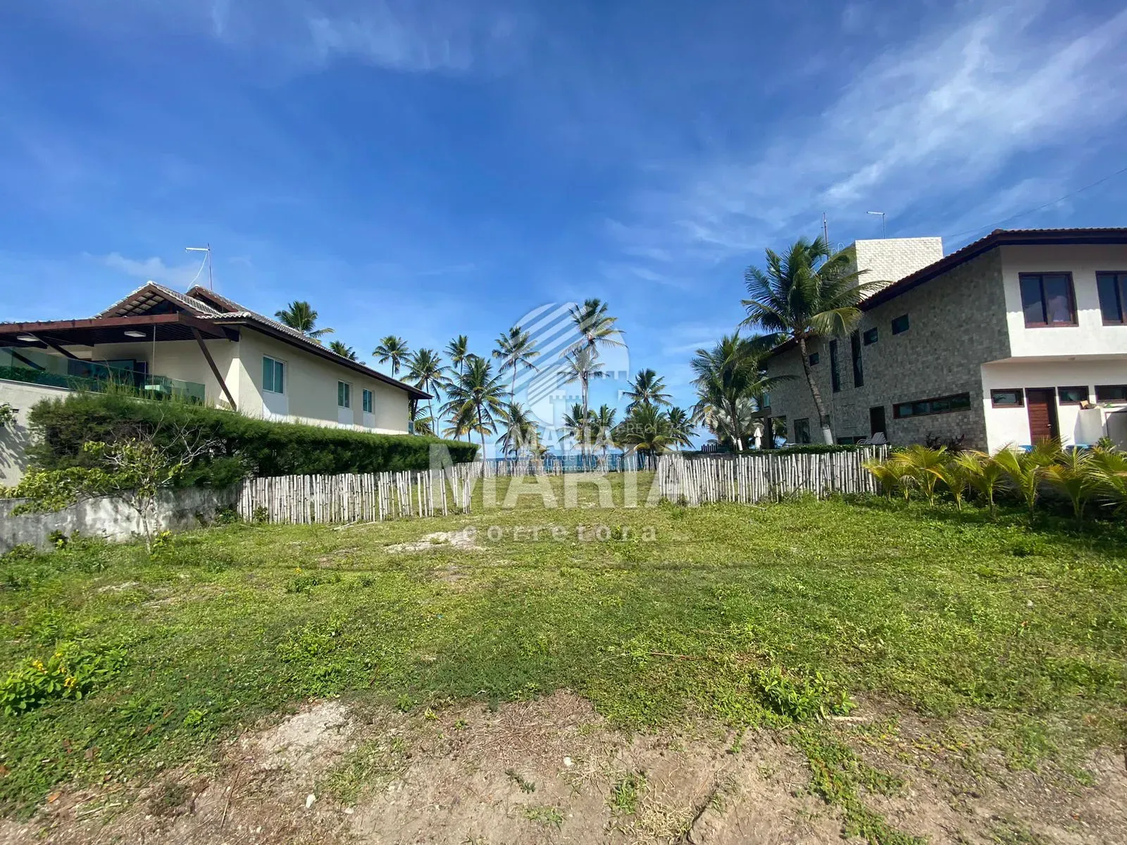 Terreno beira mar à venda na praia de Muro Alto/PE!