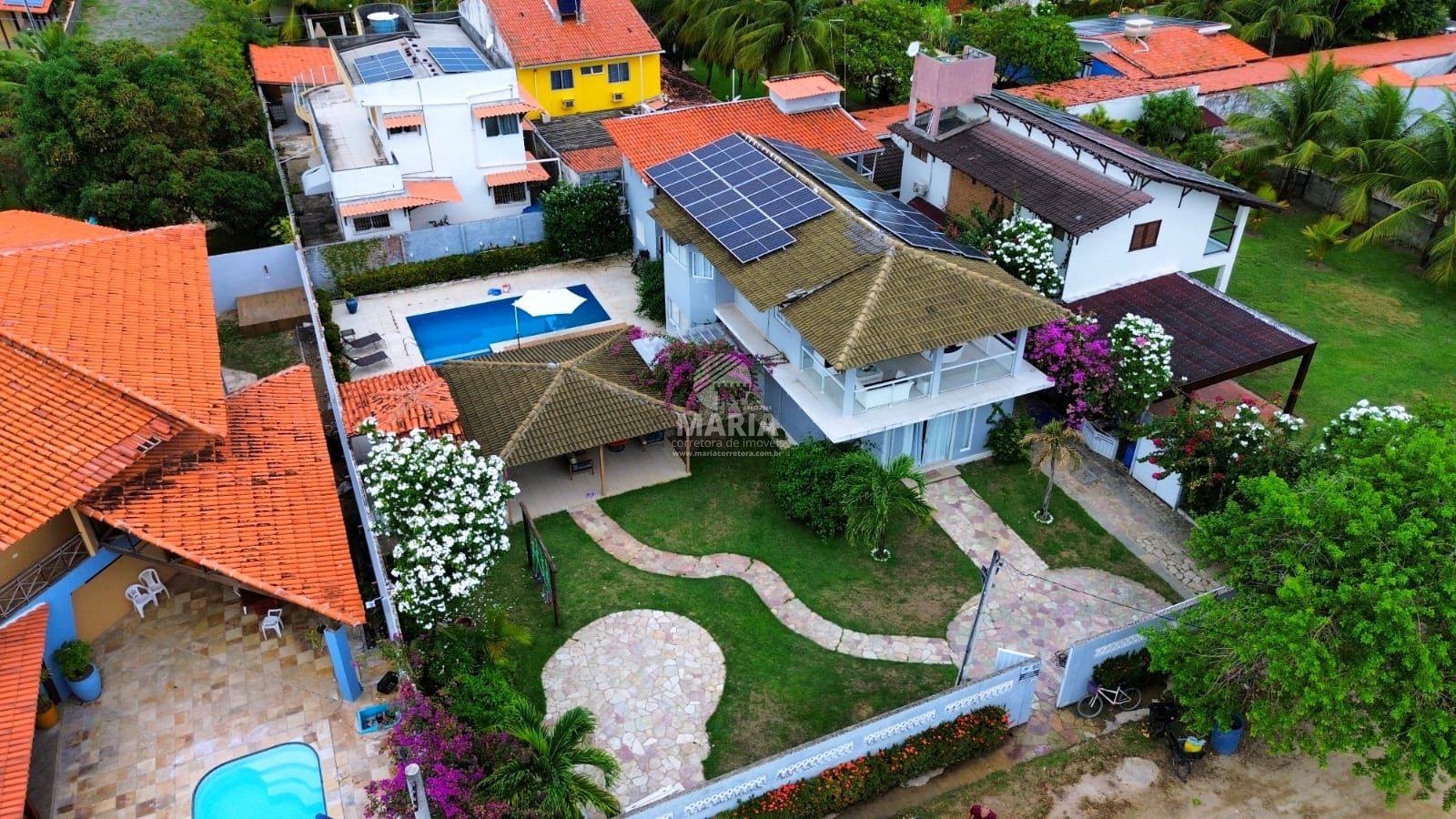 Casa de praia com 08 quartos à venda em Serrambi/PE!