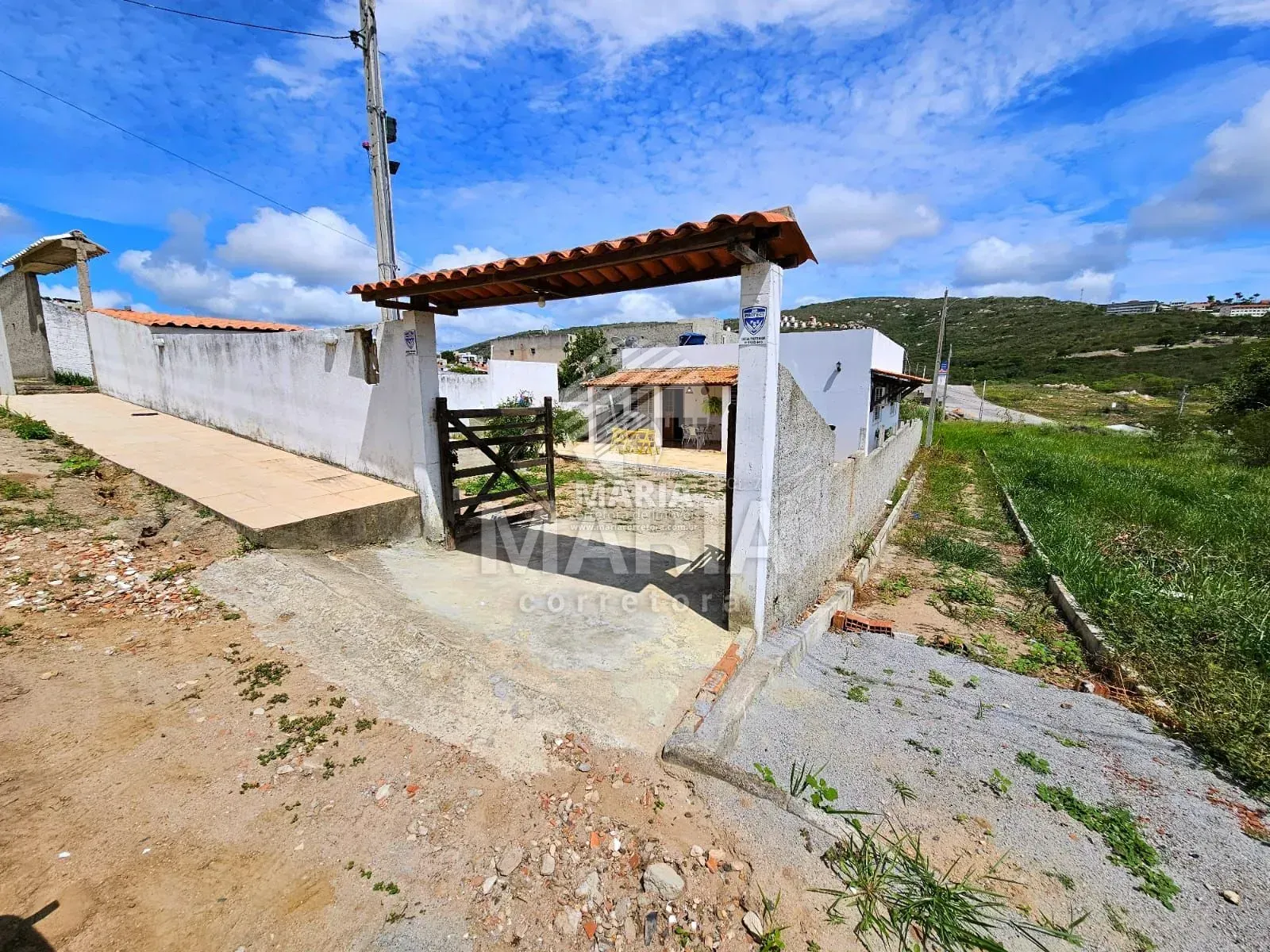 Casa fora de condomínio com 4 quartos para locação anual em Gravatá/PE!