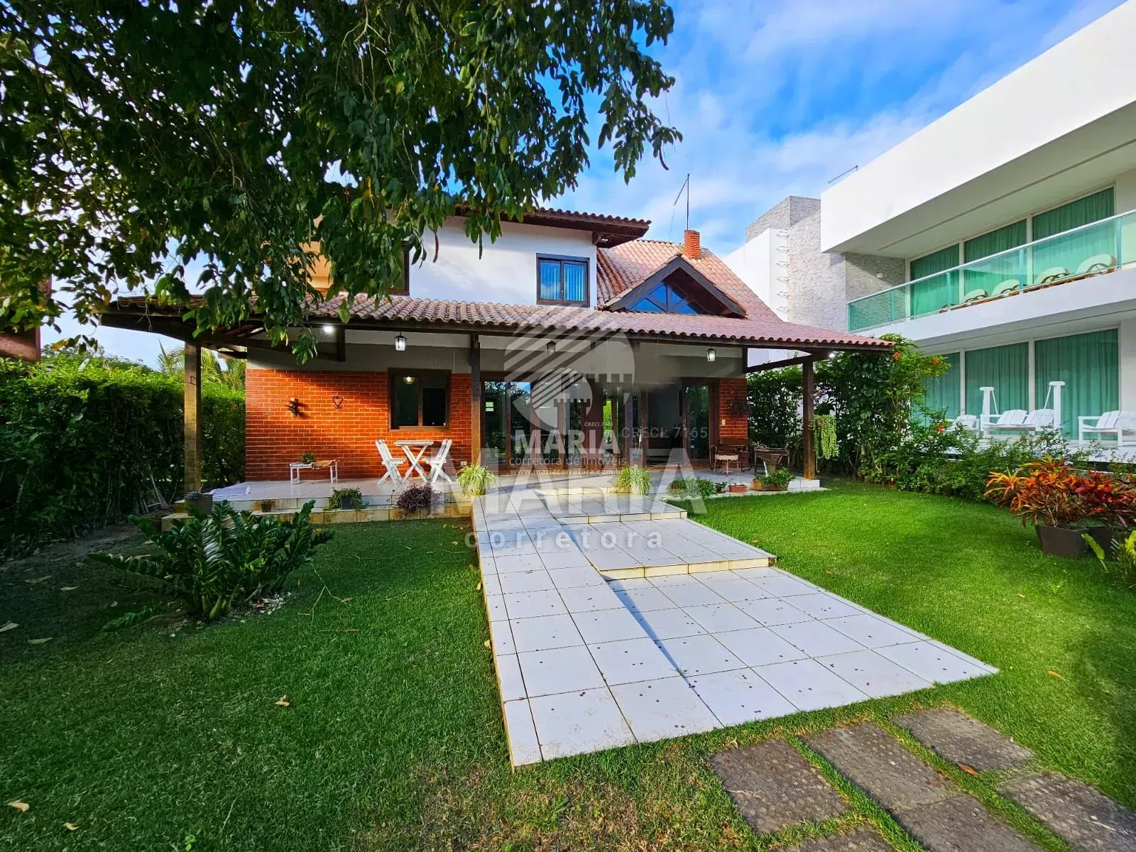 Linda casa em condomínio com vista para lagoa para locação anual em Gravatá/PE!