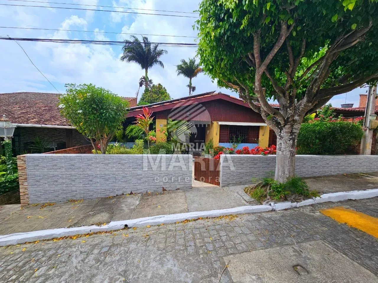 Casa em condomínio fechado com 4 quartos para locação anual em Gravatá-PE!