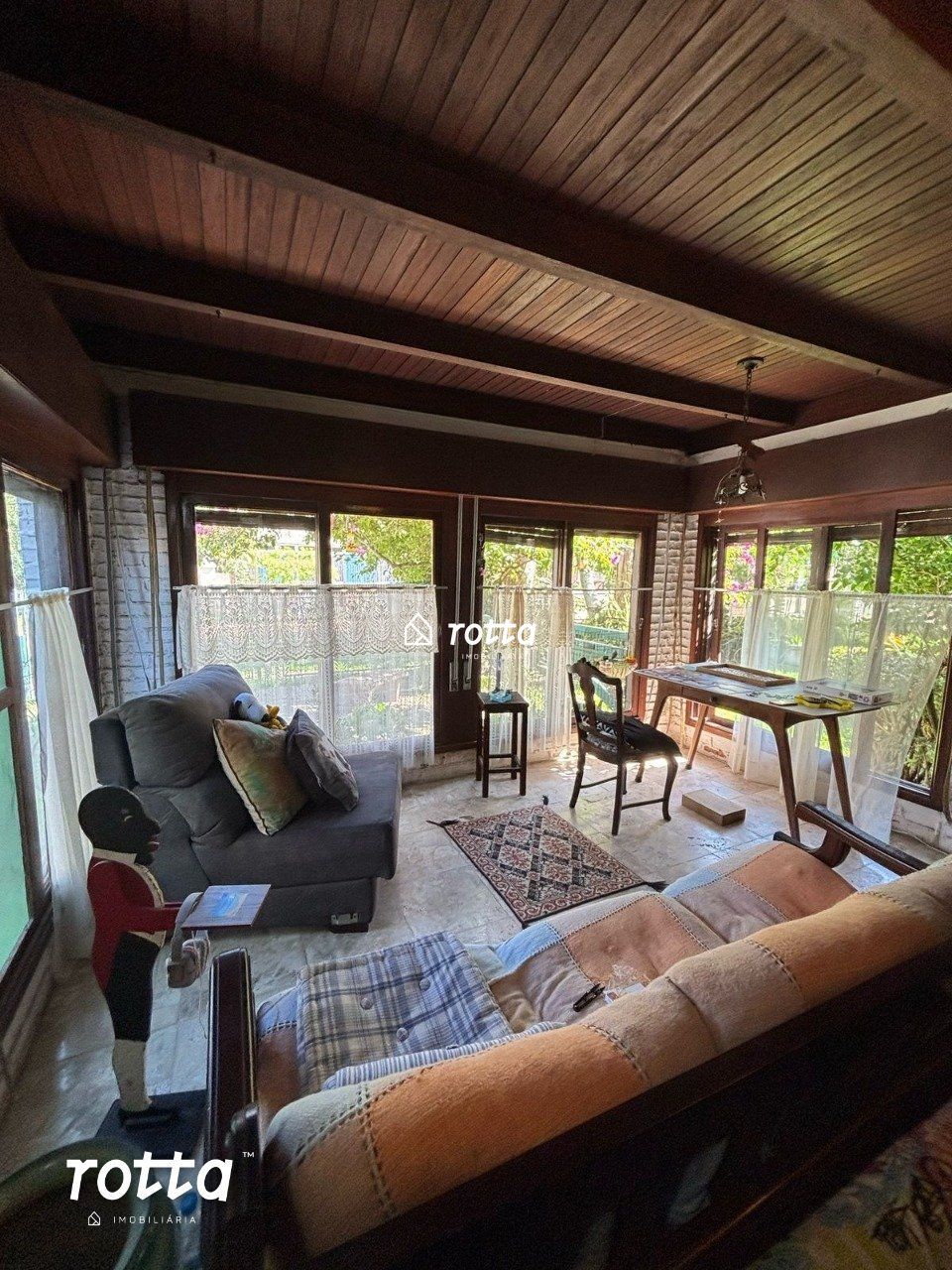 Casa com 2 Suítes, 4 Dormitórios e 3 Vagas no Cassino!