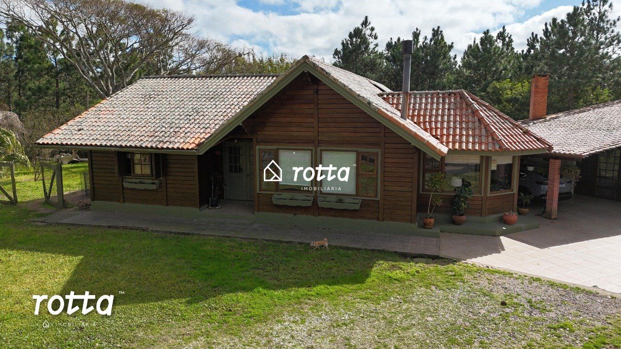 Casa em Madeira Nobre com Piscina e Terreno Amplo no Senandes!