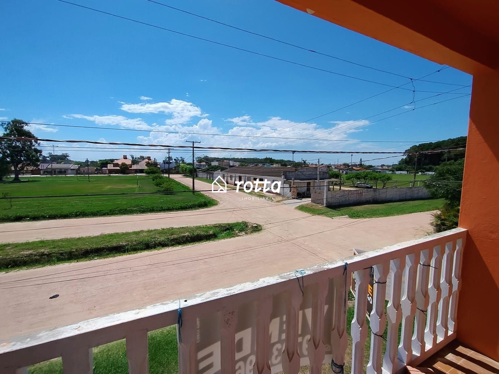 Apartamento com Varanda e Vista Privilegiada em Localização Estratégica no Cassino!