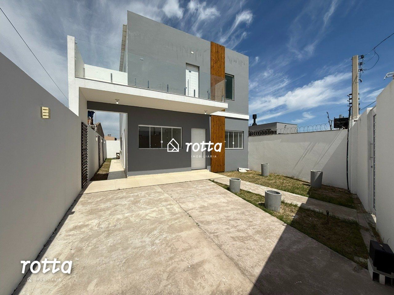 Sobrado de 3 Dormitórios no Posto 5, Cassino!