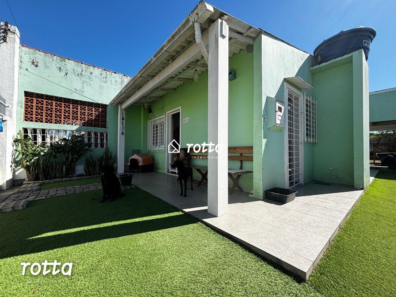 Casa com Terreno Inteiro a Poucos Metros da Avenida Atlântica