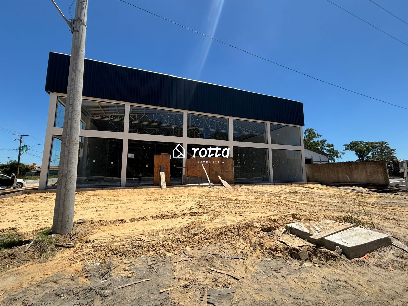 Prédio comercial na Avenida Pelotas