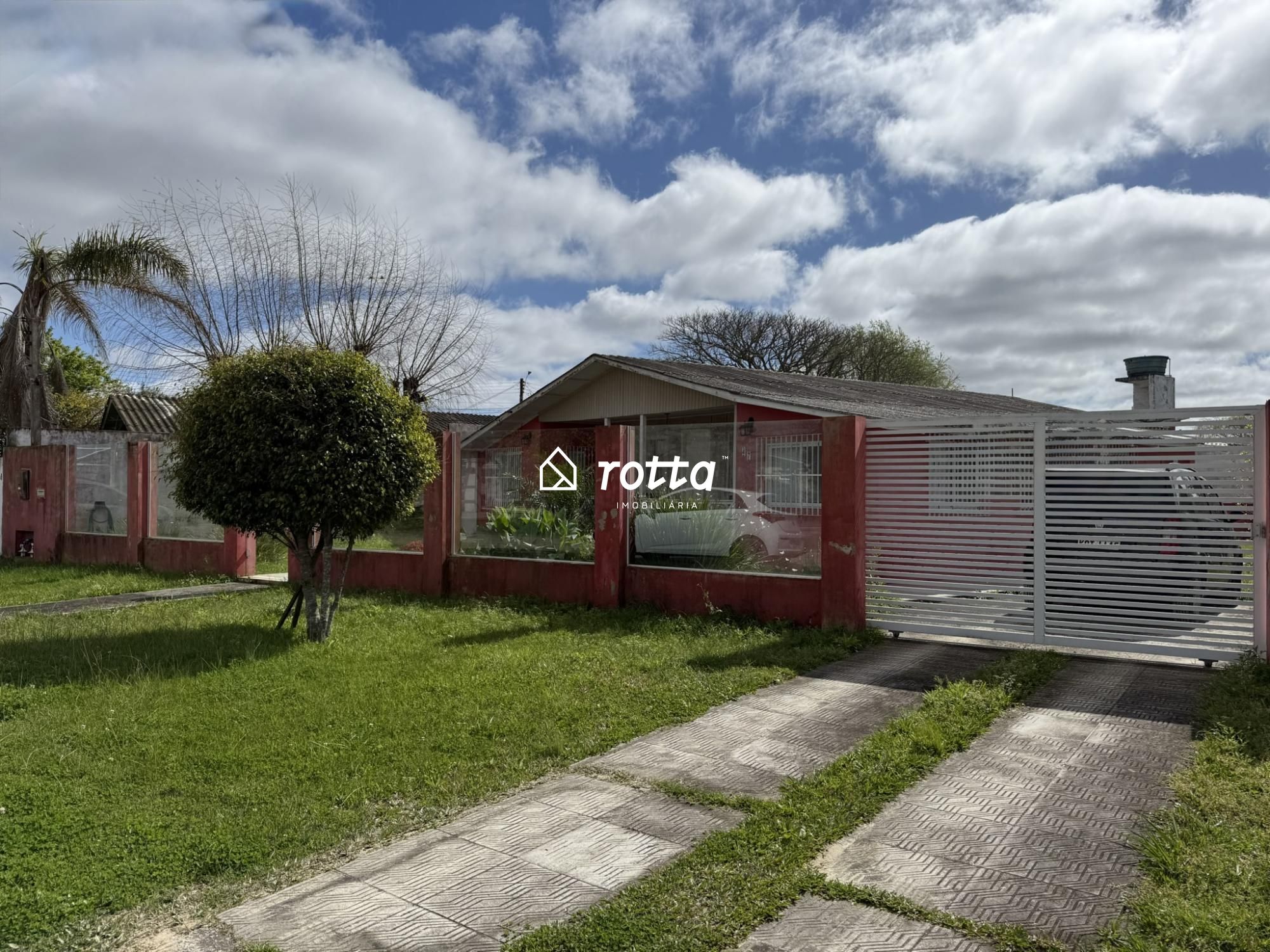 Casa com 3 dormitórios e Amplo Pátio no Cassino!