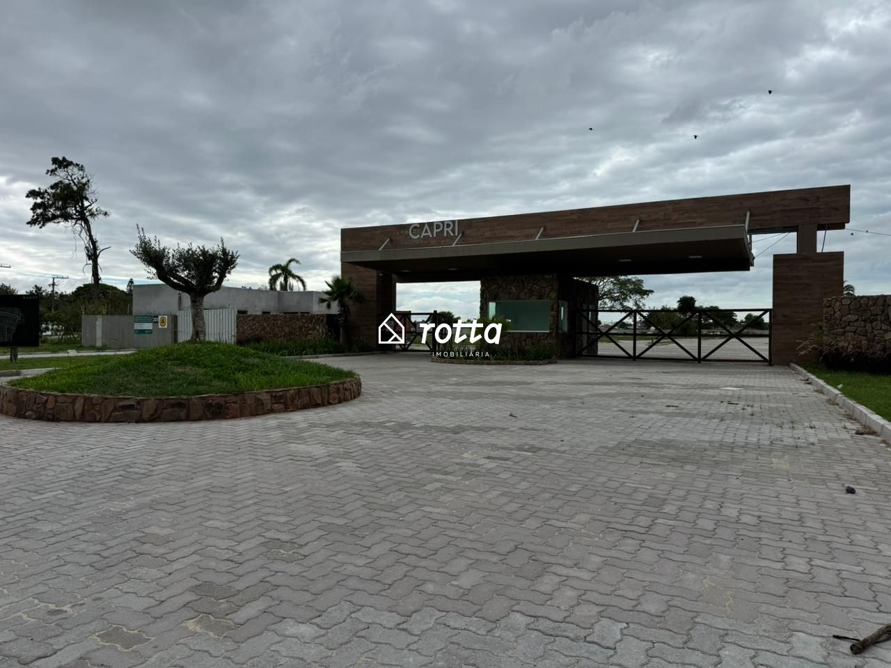 Terreno com 14m de Frente em Condomínio Fechado - Ilha di Capri