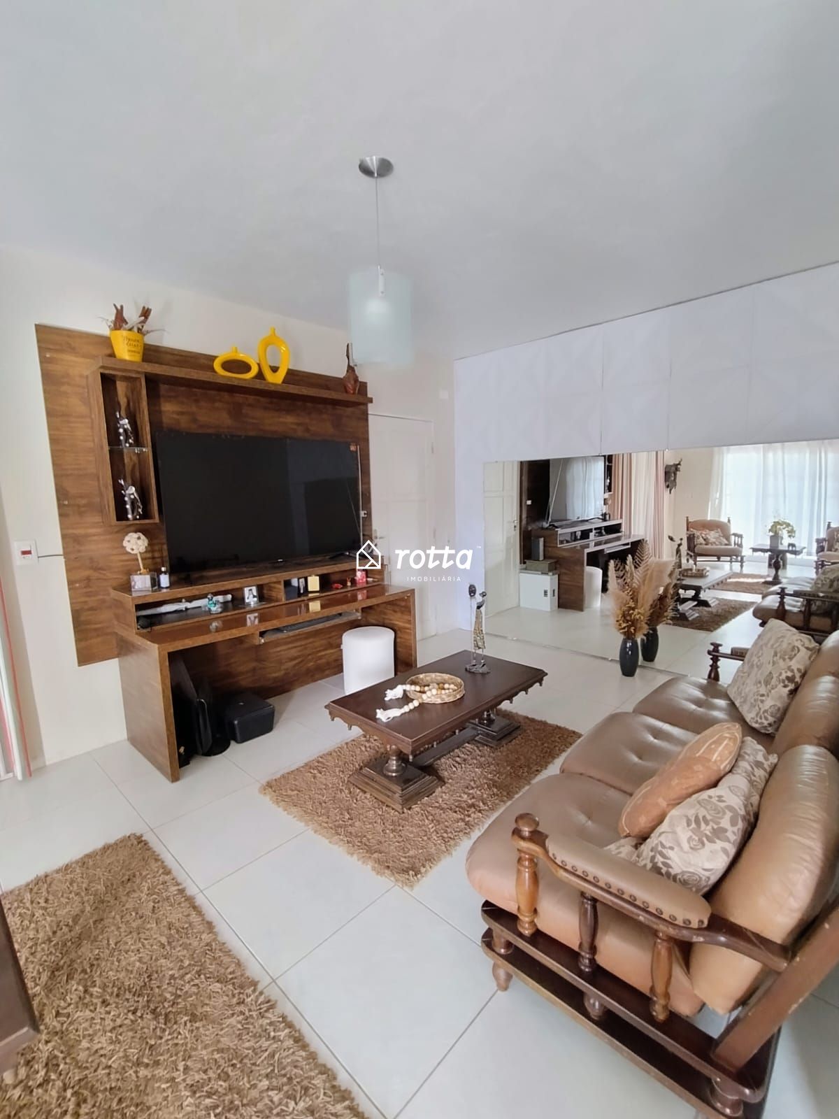 Casa Ampla e com Ótima Posição Solar no Cassino – Ideal para Famílias!