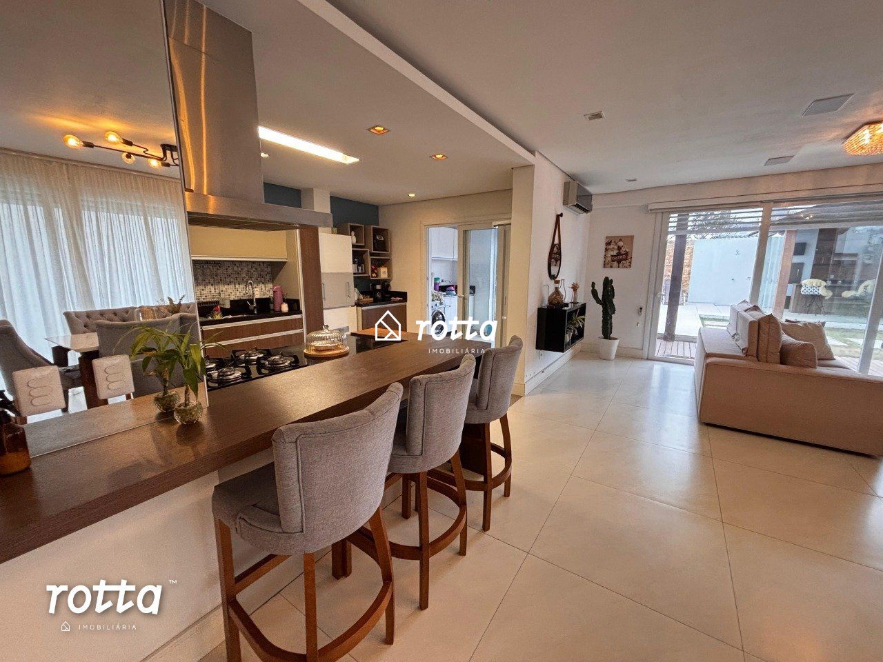 Sobrado de 3 Dormitórios a 4 Quadras da Av. Rio Grande, Cassino