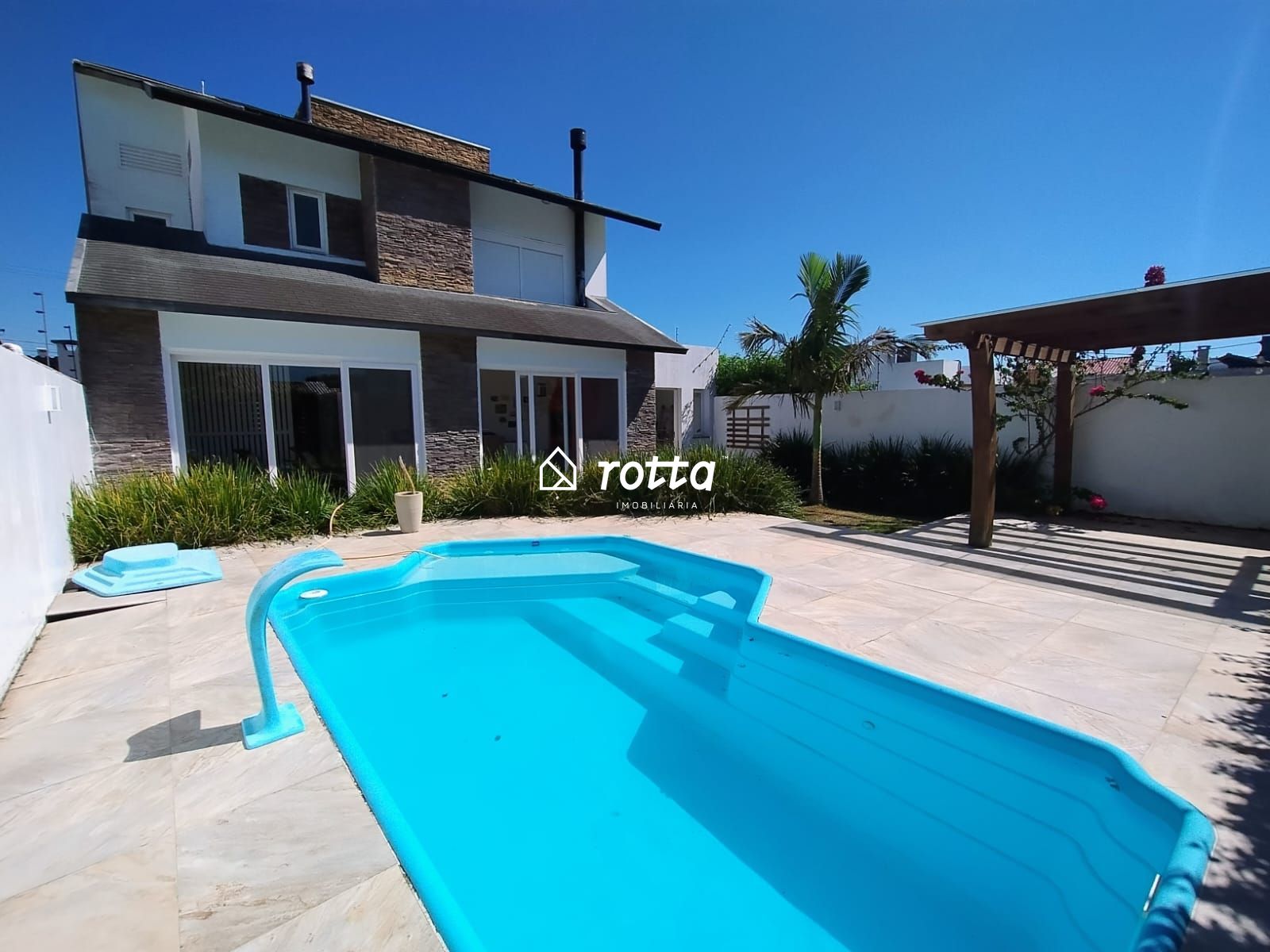 Casa no Green Village com Lareira, Piscina e Vista Privilegiada no Cassino!