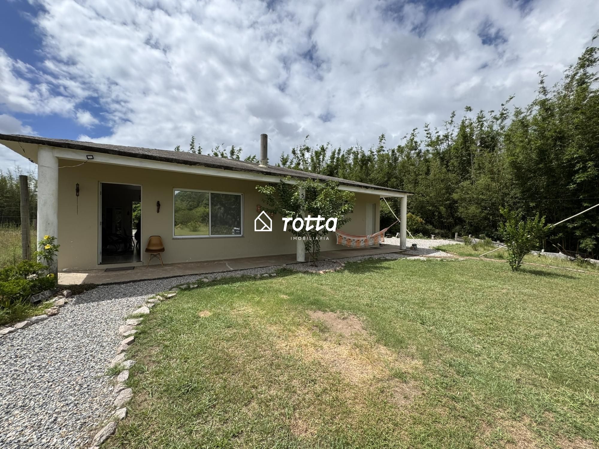 Chácara com Fundo para a Lagoa e Fonte de Água Mineral na Quitéria!