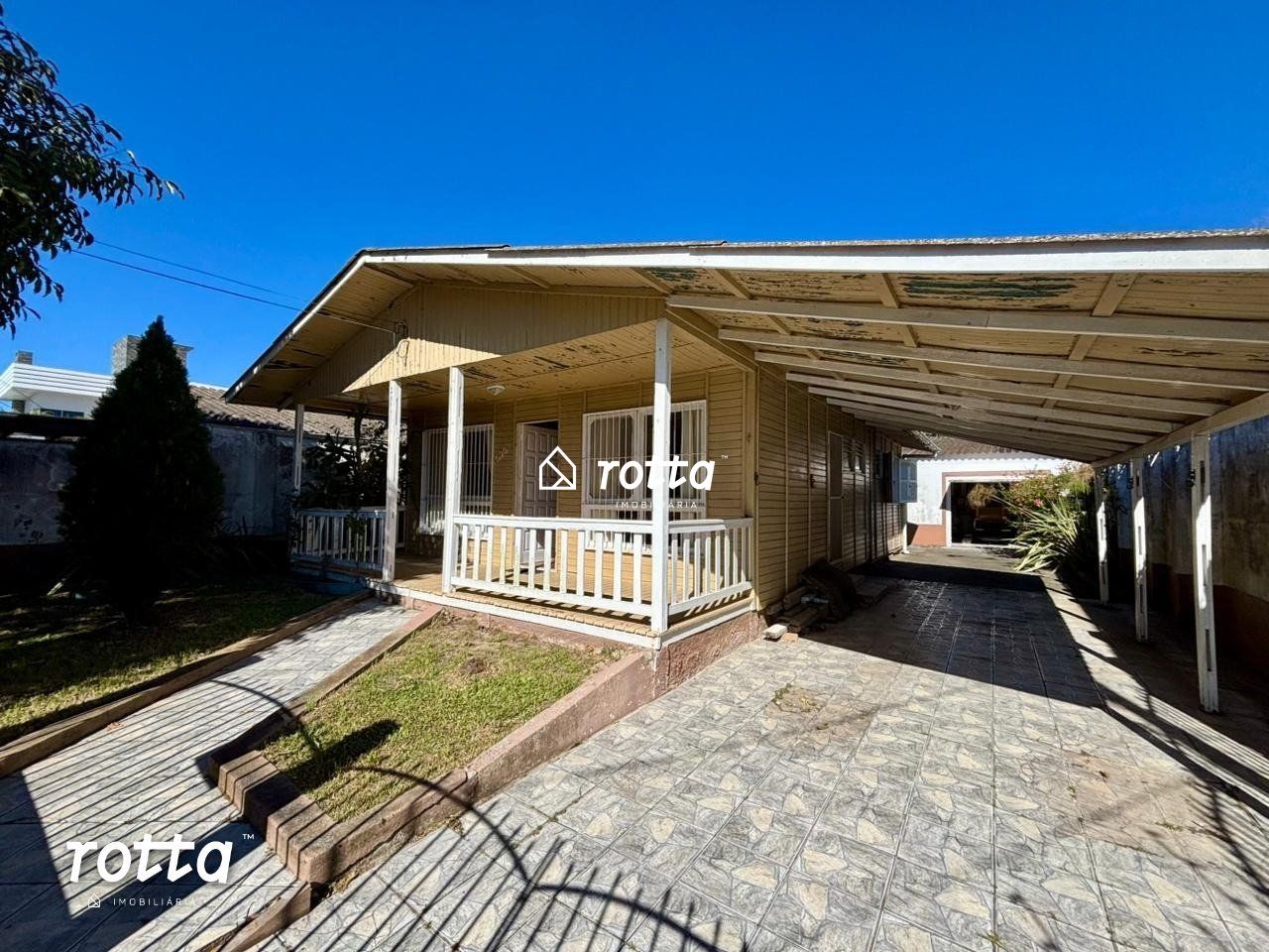 Chalé com Casa Auxiliar e Posição Solar Privilegiada no Cassino!