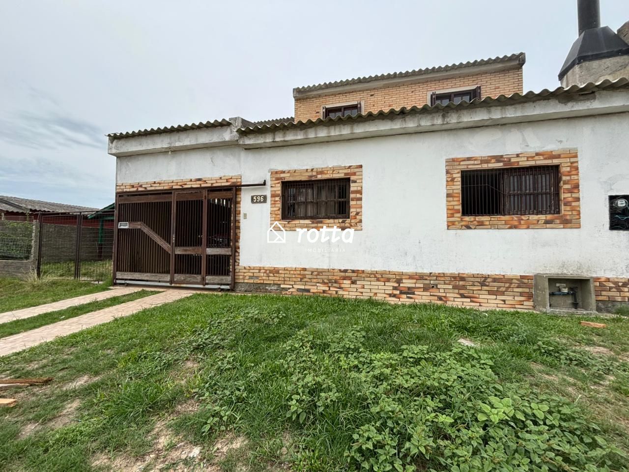 Sobrado com Piscina e Espaço Gourmet Amplo Próximo ao Horto Municipal!