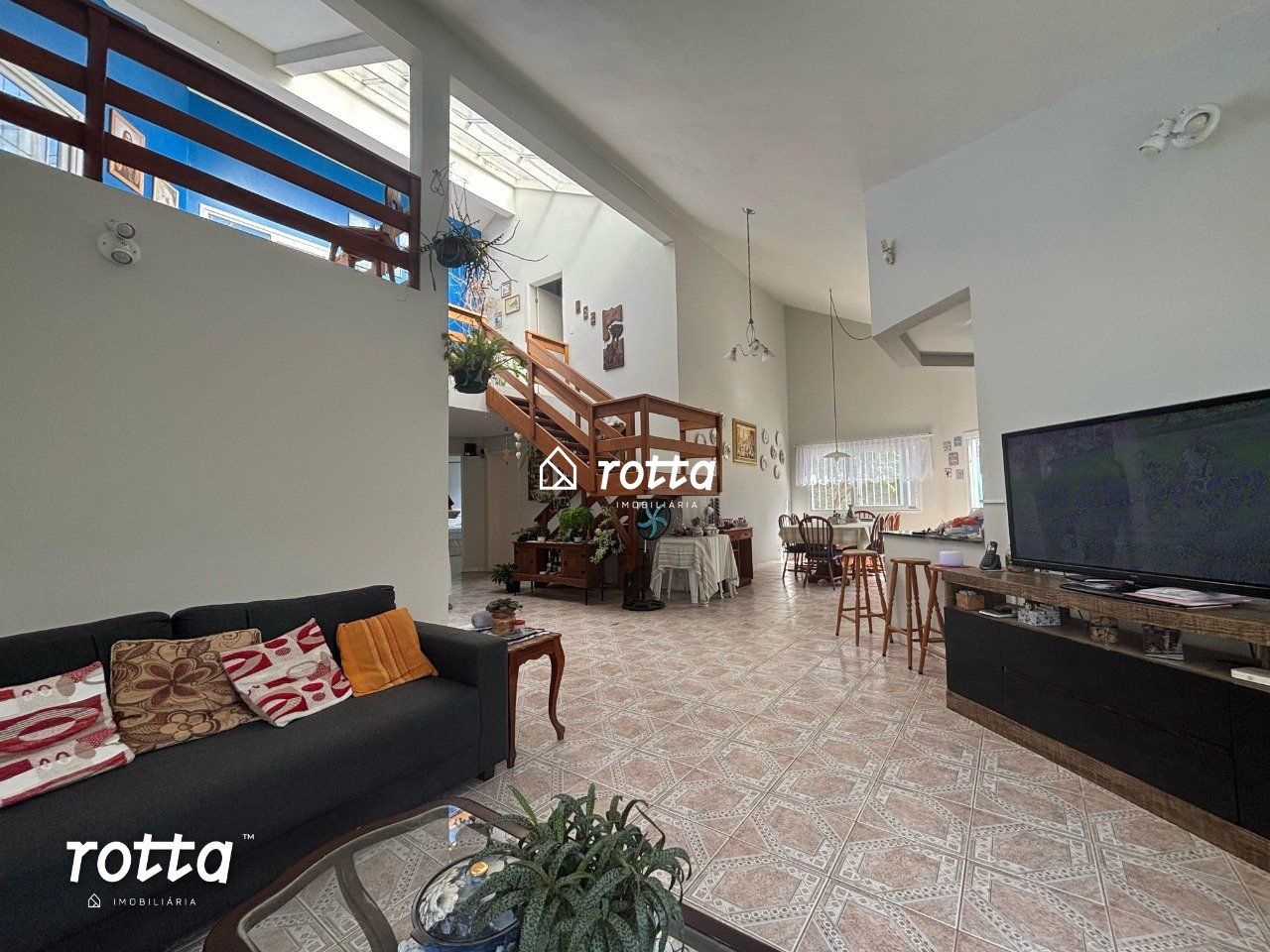 Casa de 3 Dormitórios com Piscina e Suíte Master em Área Nobre do Cassino!