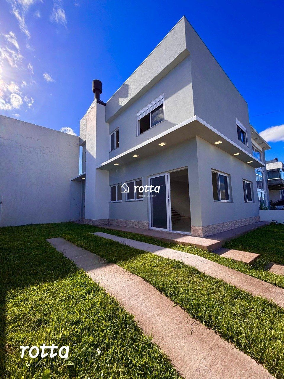 Sobrado com Lareira e Espaço Gourmet no Parque do Lago - Conforto e Estilo para sua Família!