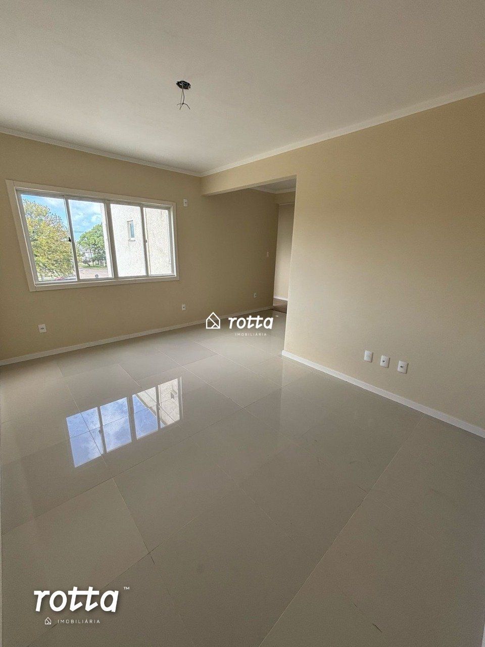 Apartamento de 2 Dormitórios Próximo da Avenida no Cassino!