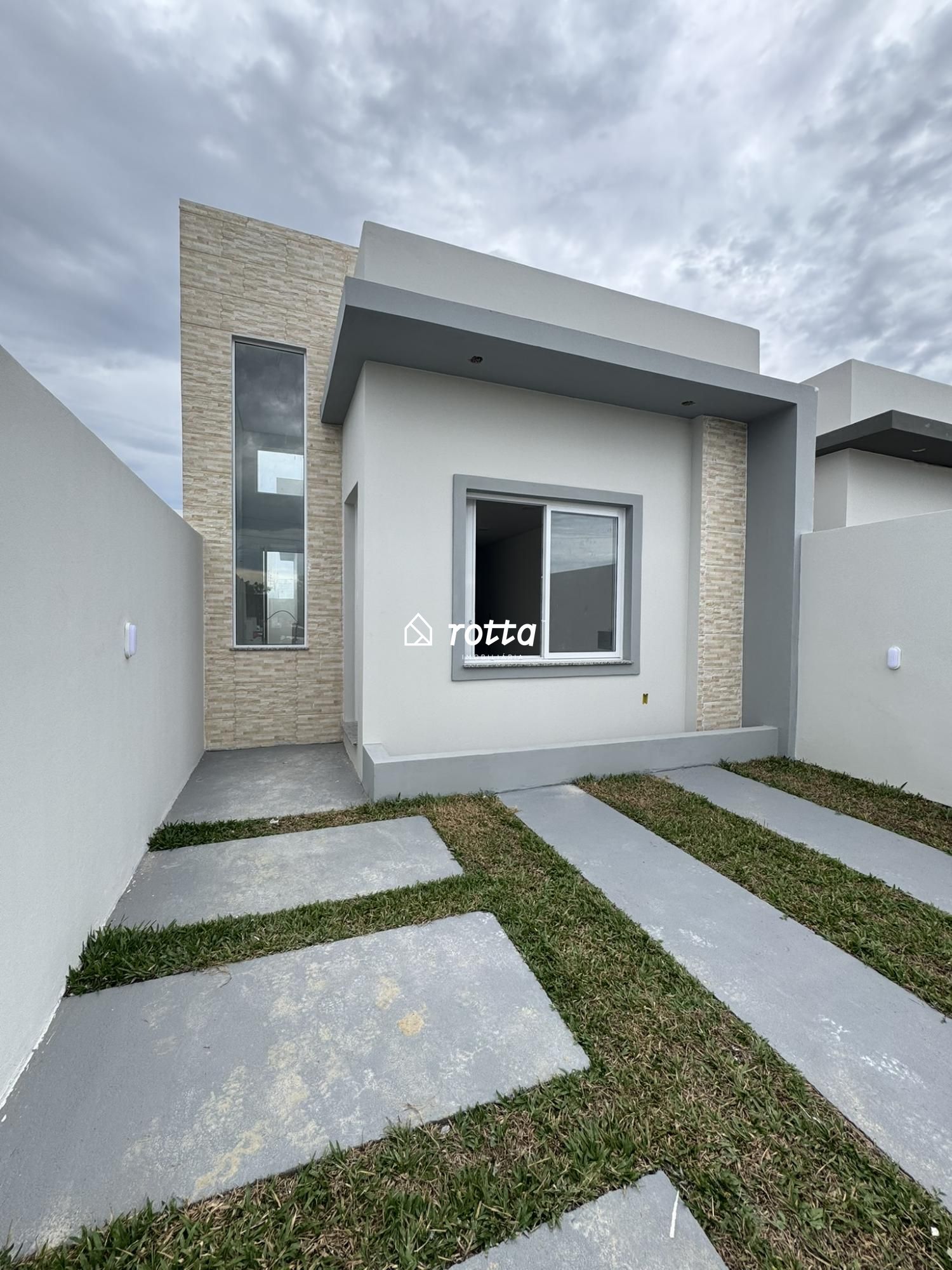 Casa com Lareira, Suíte e Excelente Padrão Construtivo na Praia do Cassino!