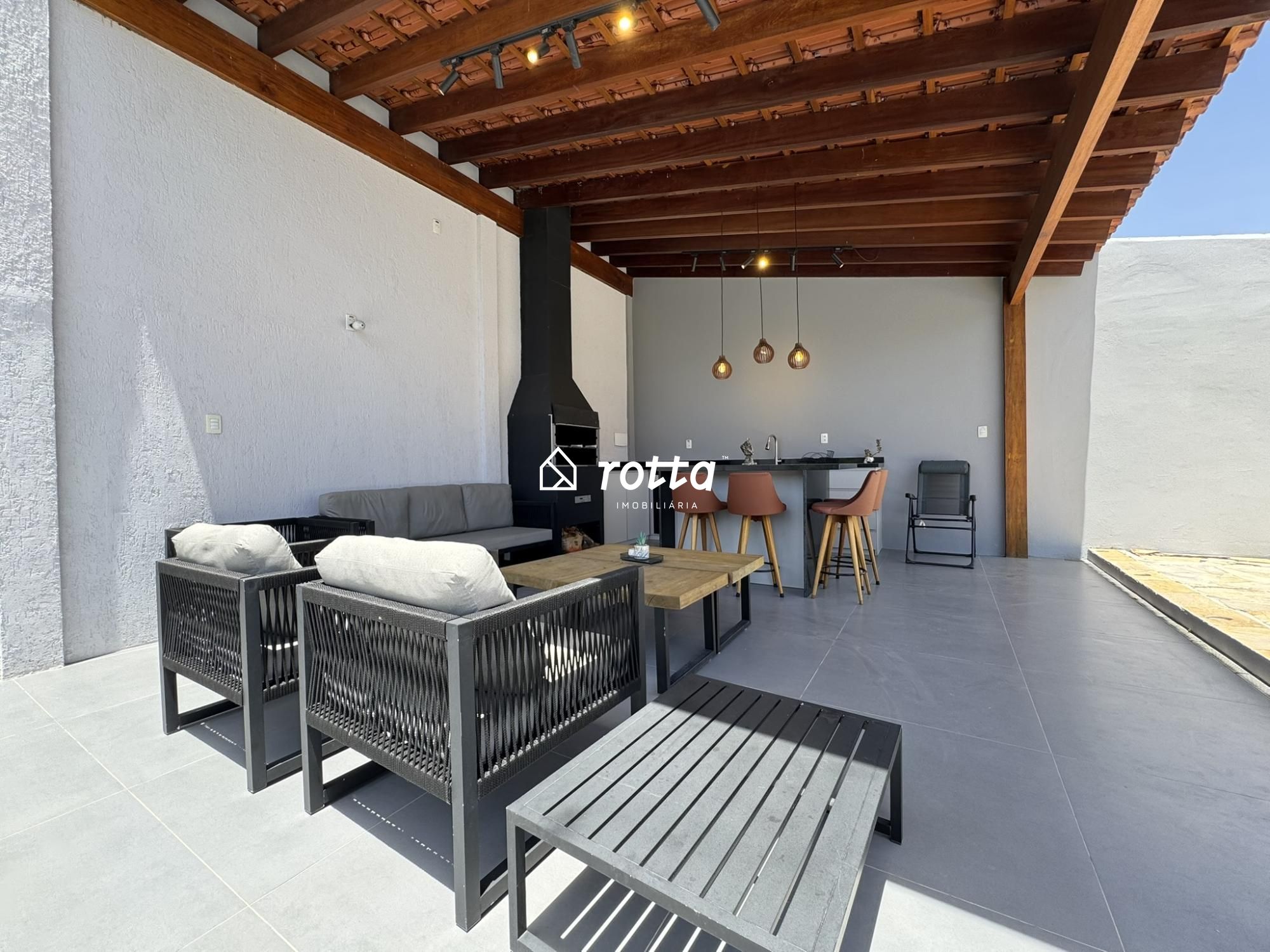 Casa com Piscina Aquecida e Energia Solar no Jardim do Sol!