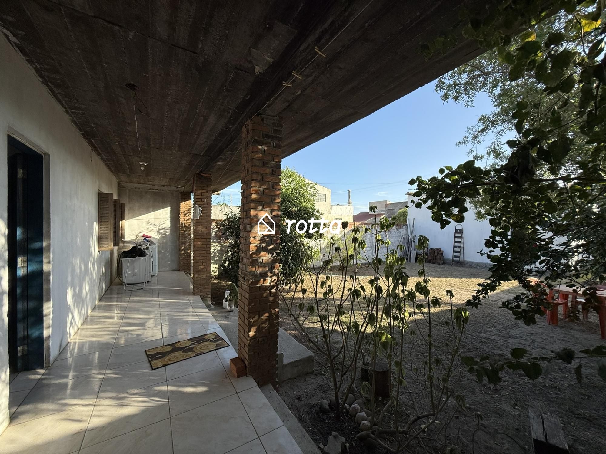 Casa com 175m² construídos e potencial para reforma no Posto 5 - Cassino