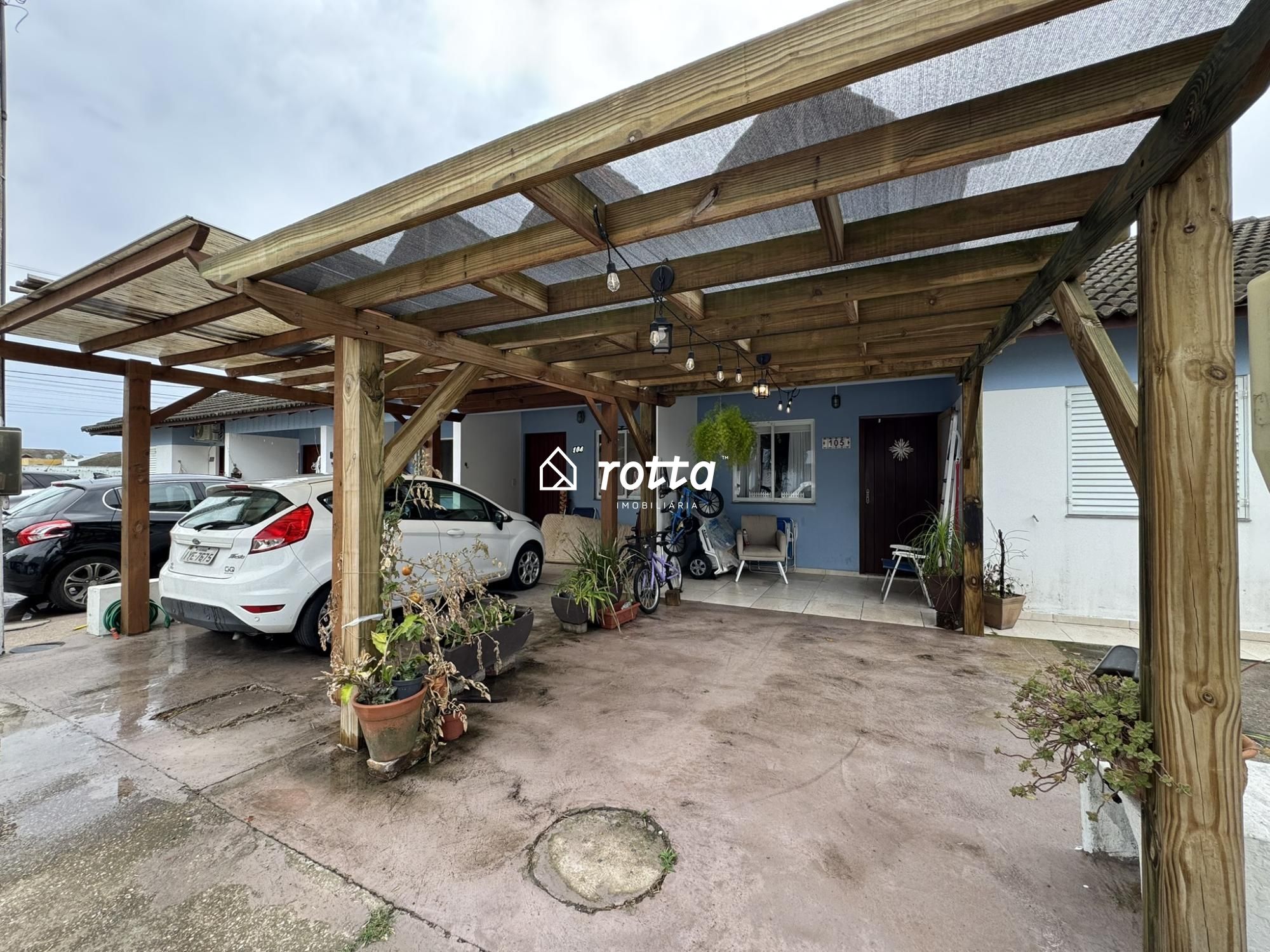 Casa Semi Mobiliada em Condomínio Fechado Próxima à FURG!