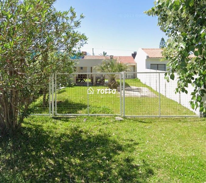 Casa com 3 dormitórios a Poucas Quadras da Praia do Cassino!