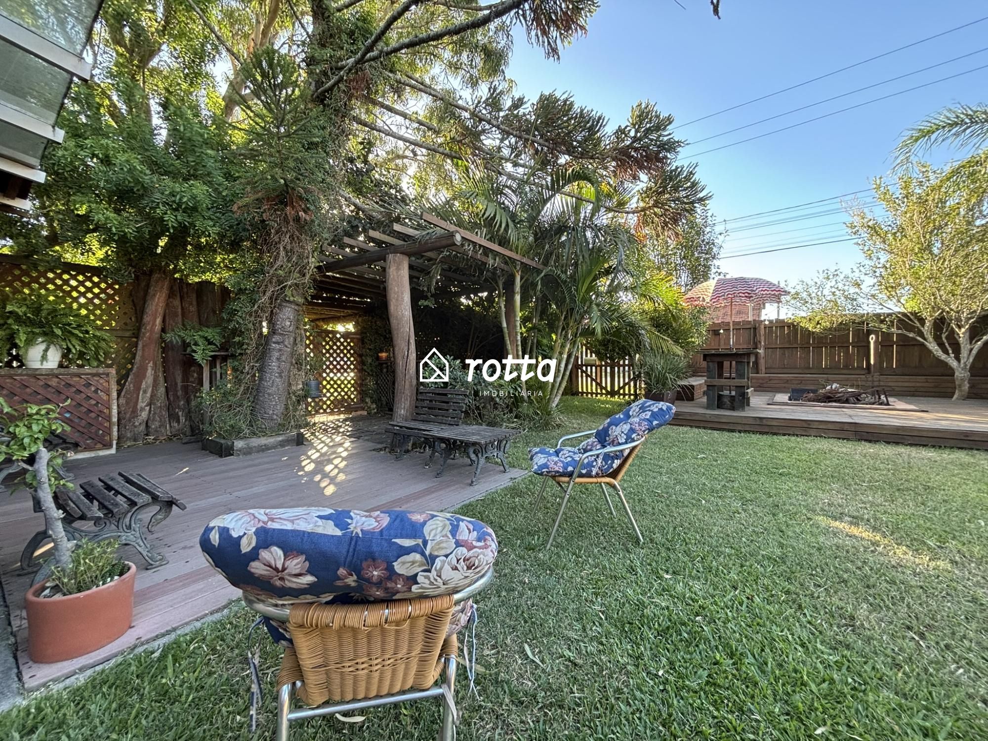 Casa com Energia Solar, Terreno Amplo e Localização Privilegiada no Cassino!