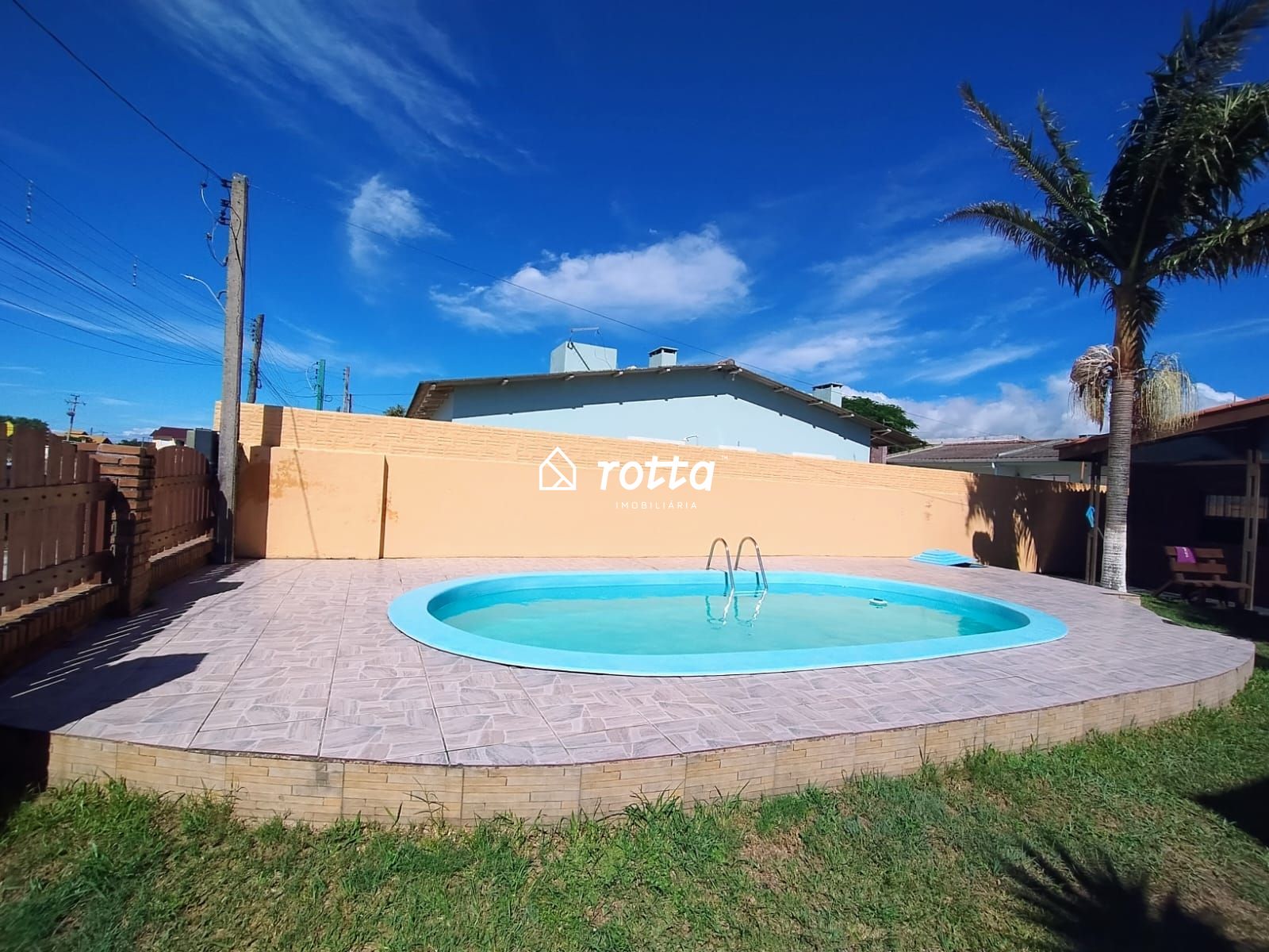 Casa com Excelente Posição Solar na Avenida Atlântica – Conforto e Praticidade para Sua Família!