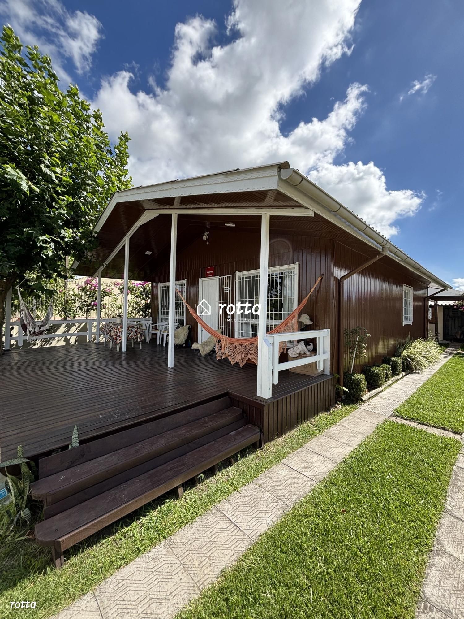 Casa com 3 Dormitórios e 2 Vagas no Cassino, Rio Grande