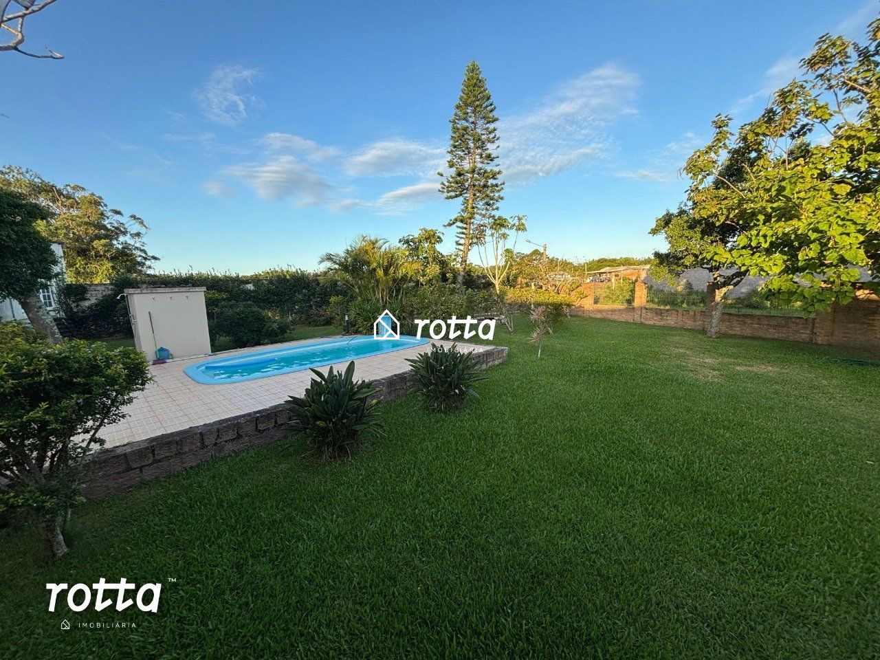 Casa com Piscina e Varanda Gourmet em Área Arborizada no Bolaxa!