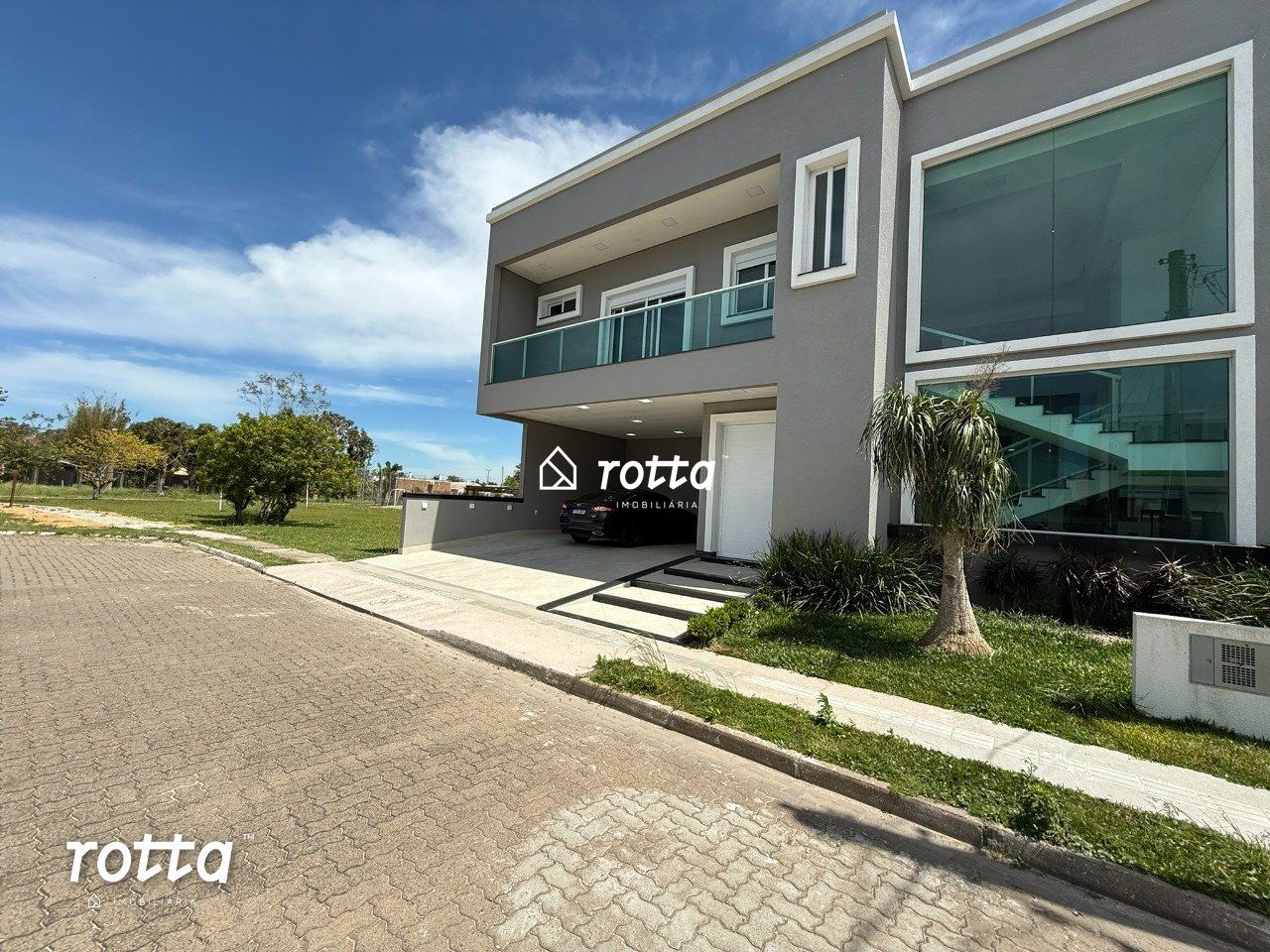 Casa de Alto Padrão com 4 Dormitórios no Parque do Lago, Cassino!