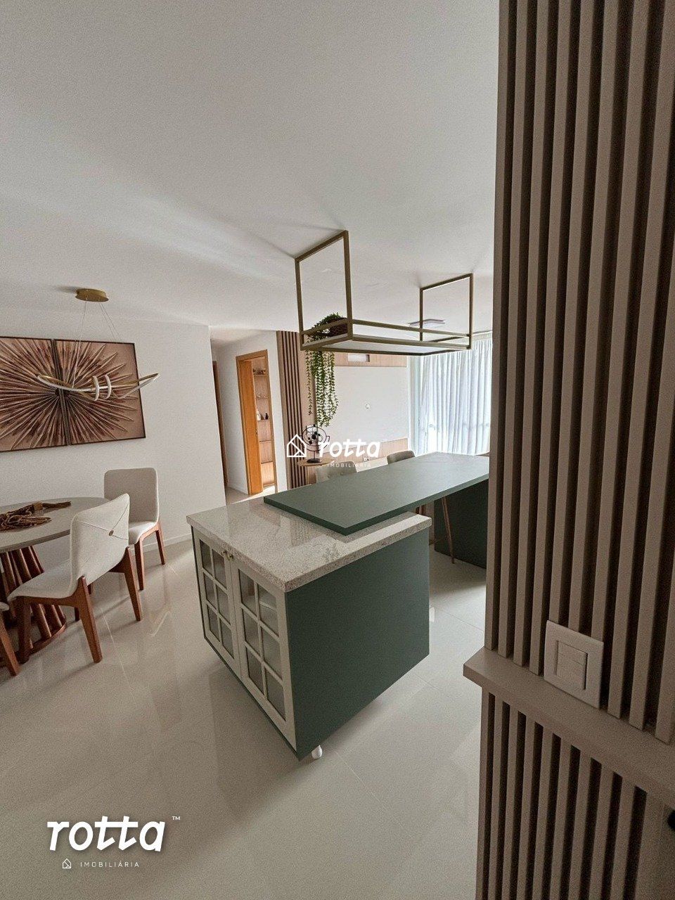 Apartamento Mobiliado de 2 Dormitórios próximo da Avenida, no Cassino!