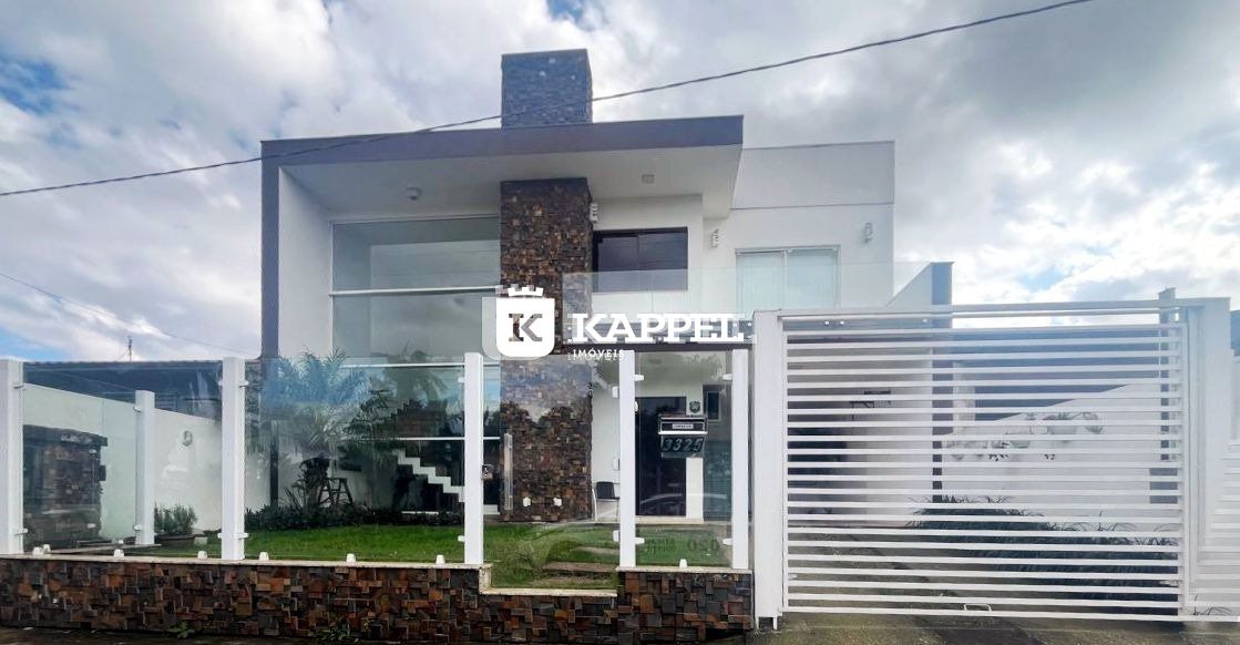 Imagem do imóvel Casa Com Três Dormitórios E Piscina à Venda Em Venâncio Aires.