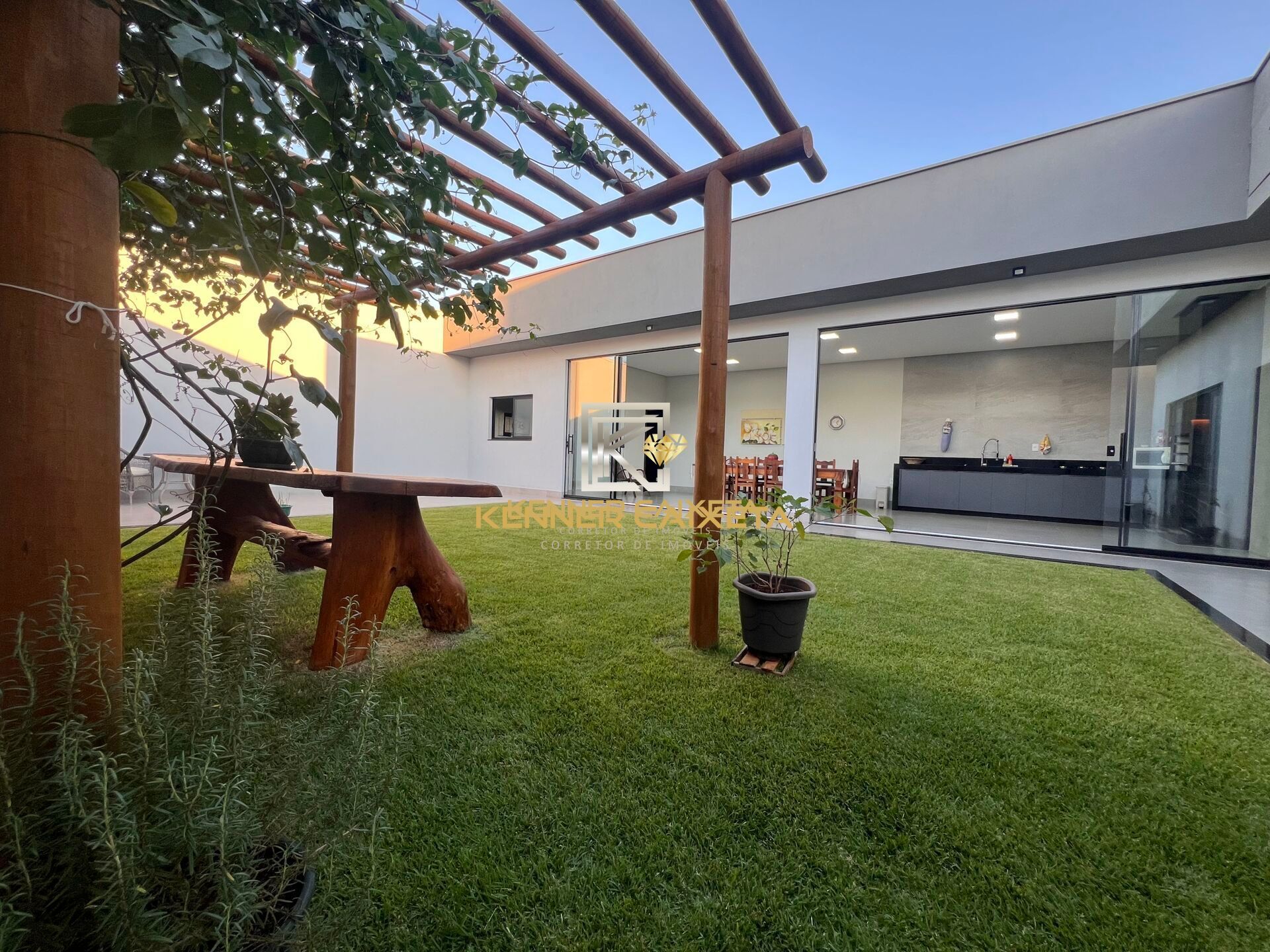 Casa, 3 quartos, 252 m² - Foto 22