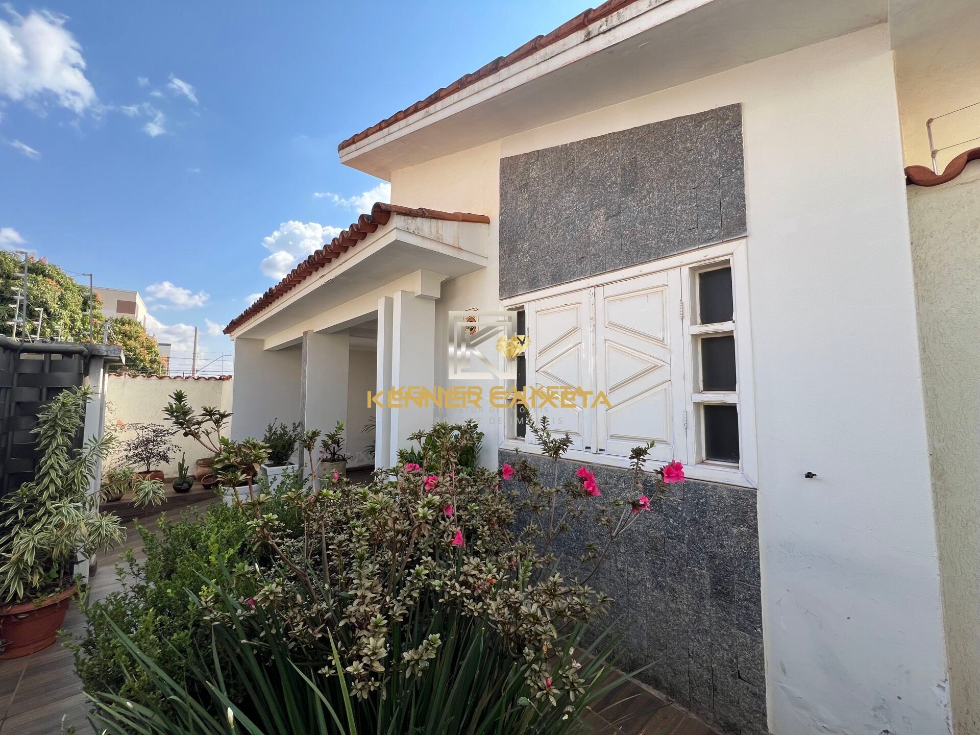 Casa, 3 quartos, 251 m² - Foto 1