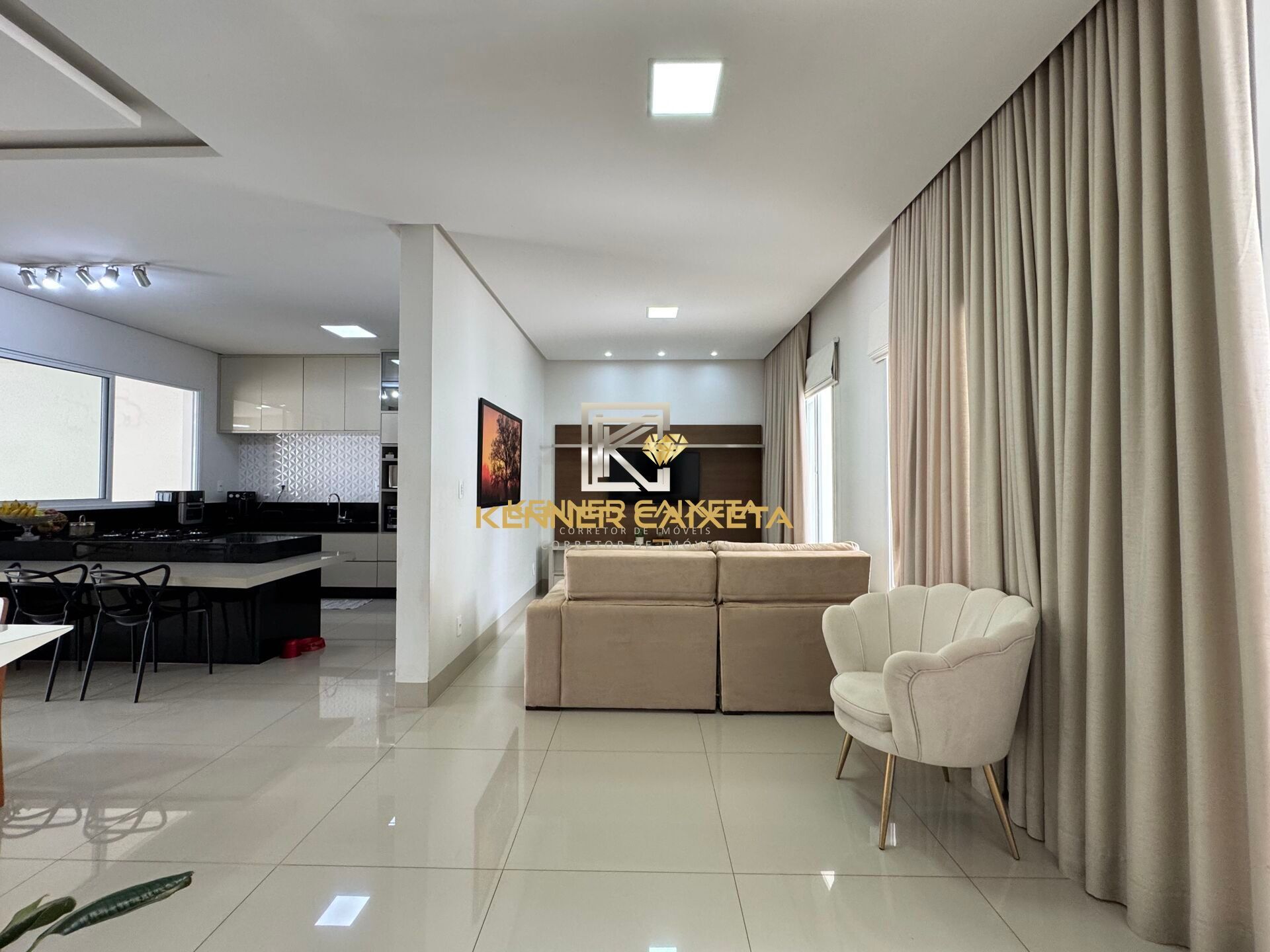 Casa, 3 quartos, 243 m² - Foto 3