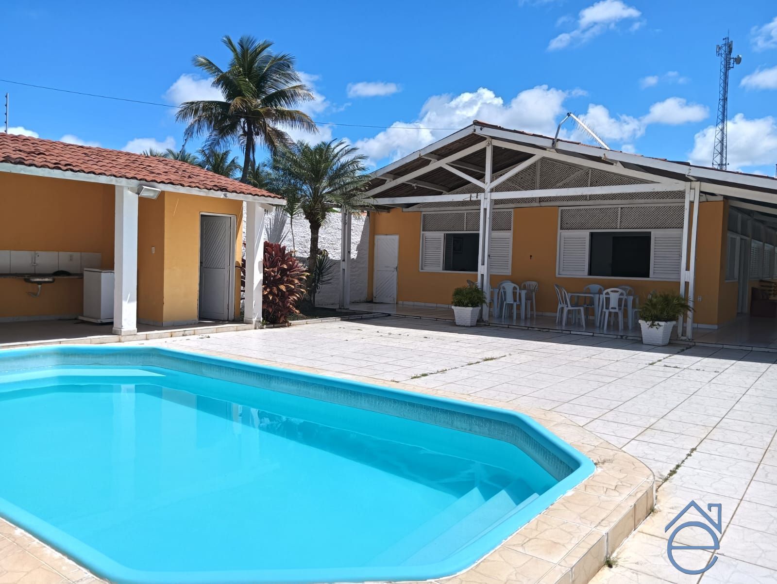 Casa, 4 quartos, 256 m² - Foto 1